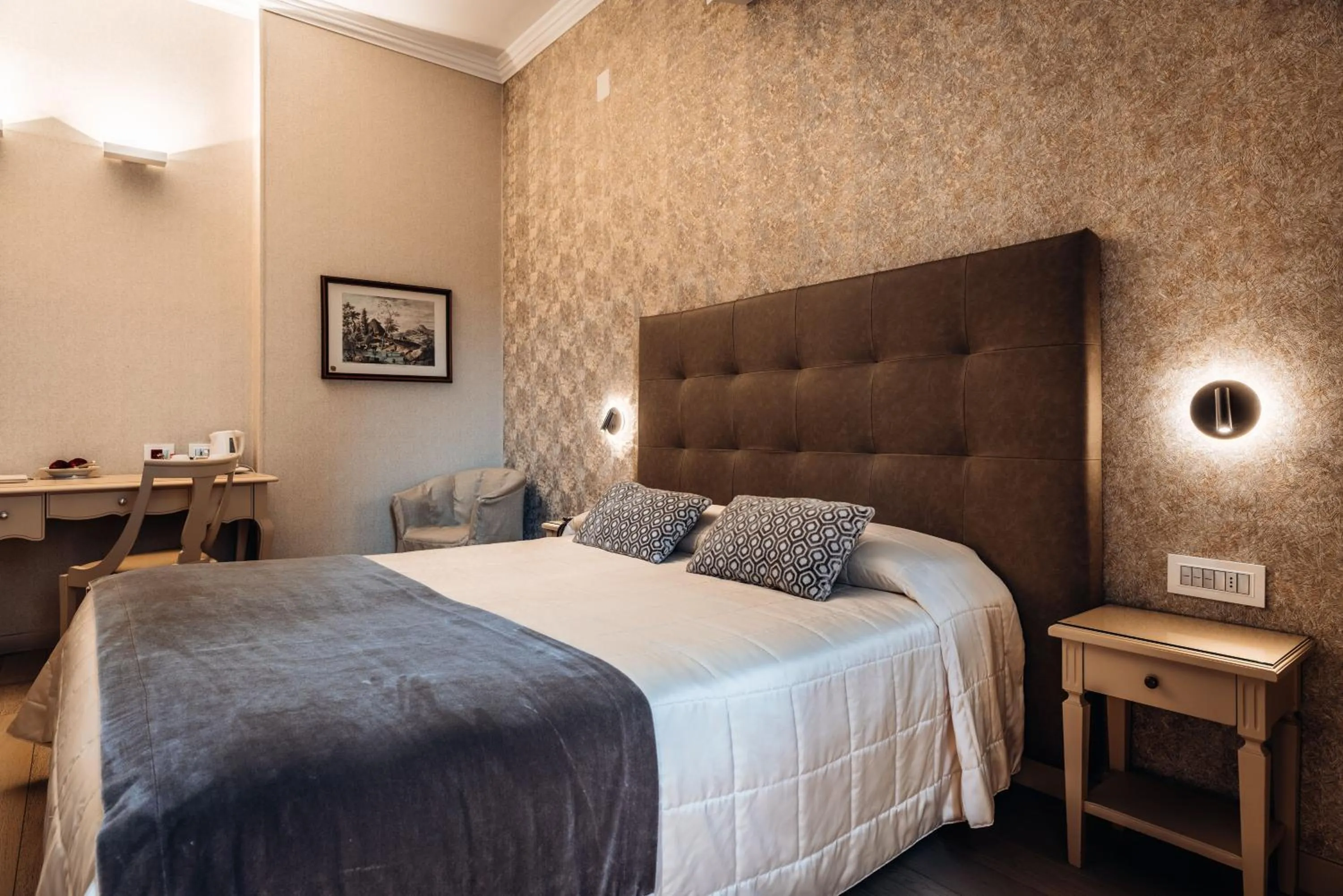 Bedroom, Bed in Hotel Villa Madruzzo