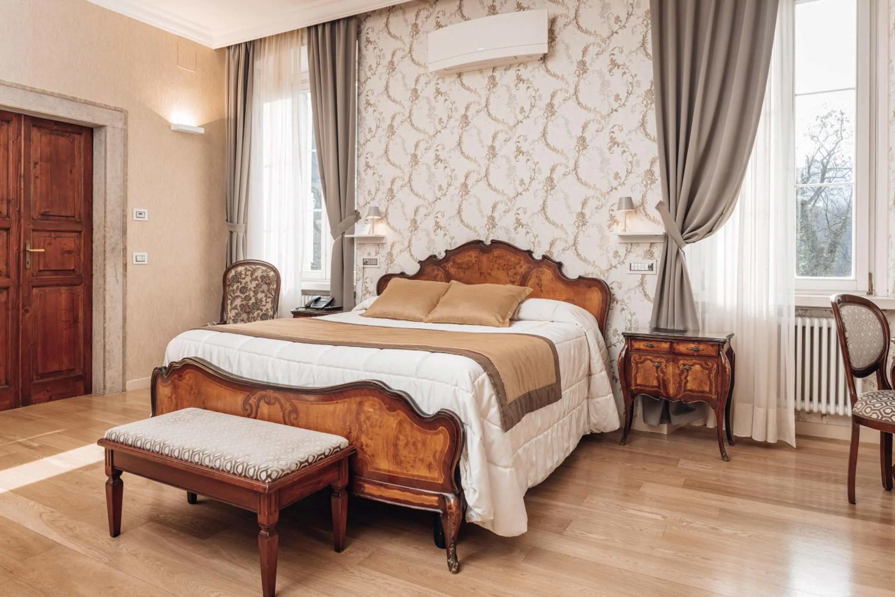 Bedroom, Bed in Hotel Villa Madruzzo