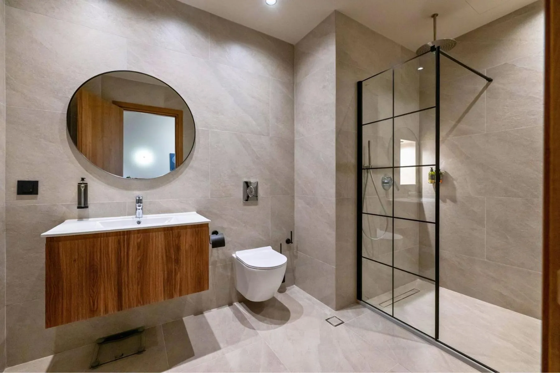 Shower in Achinos - Kalamata Mediterranean Suites