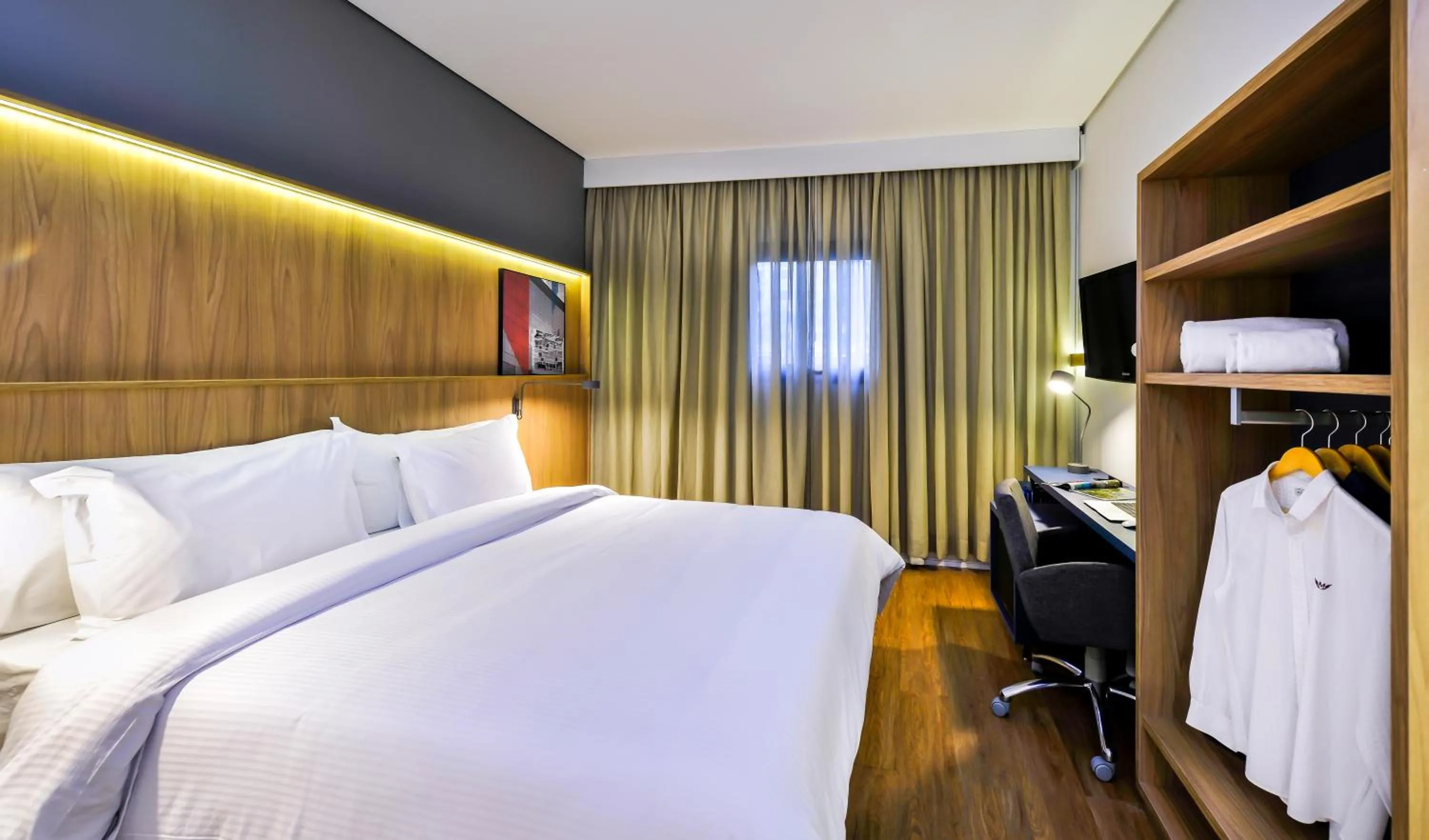 Bedroom, Bed in Hampton by Hilton Guarulhos Airport