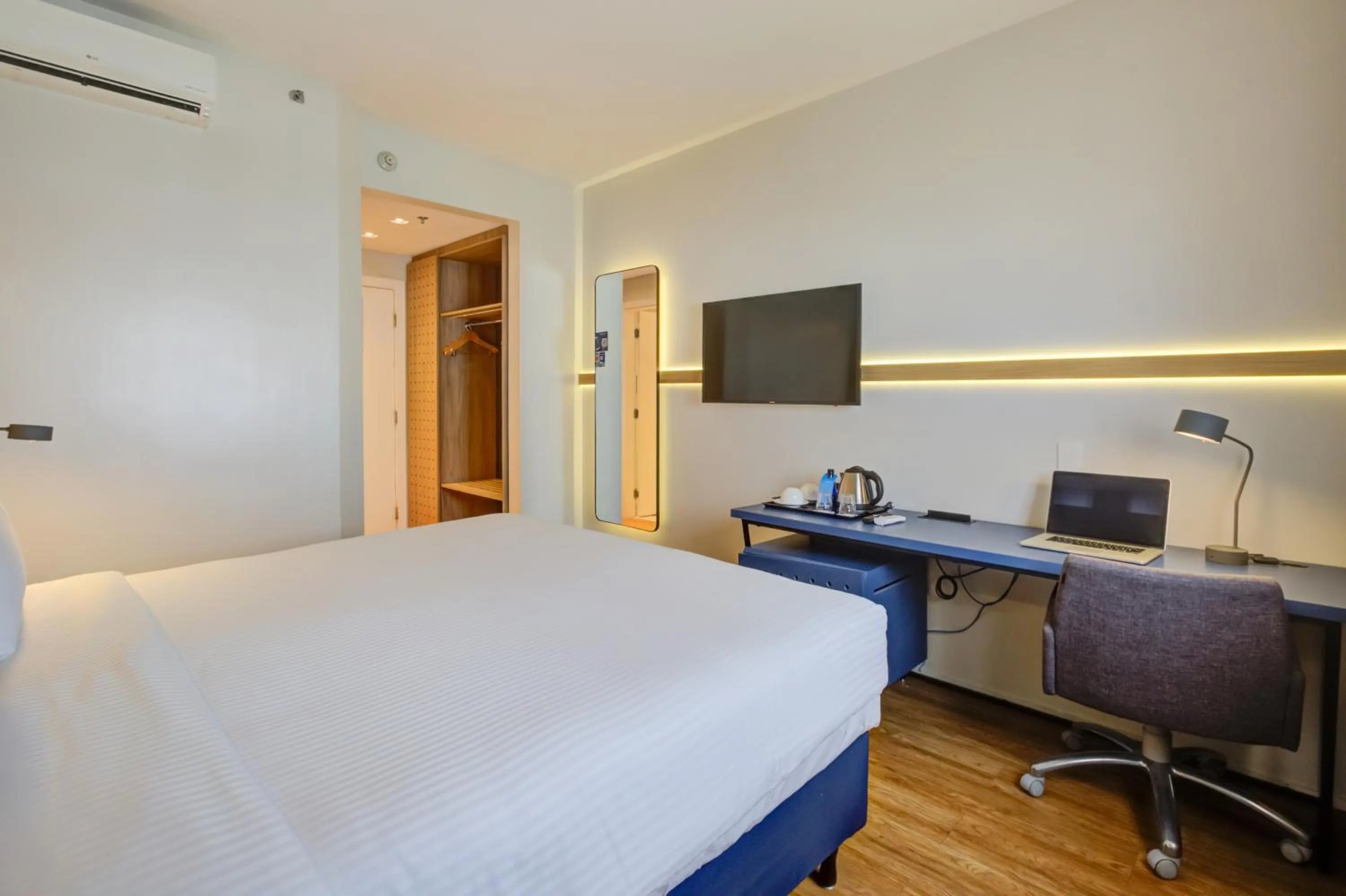 Bed in Hampton by Hilton Guarulhos Airport