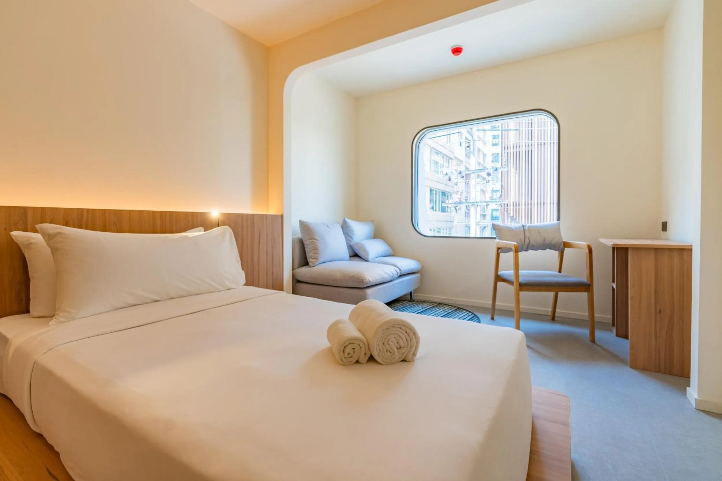 Seating area, Bed in VELA be Bangkok Siam