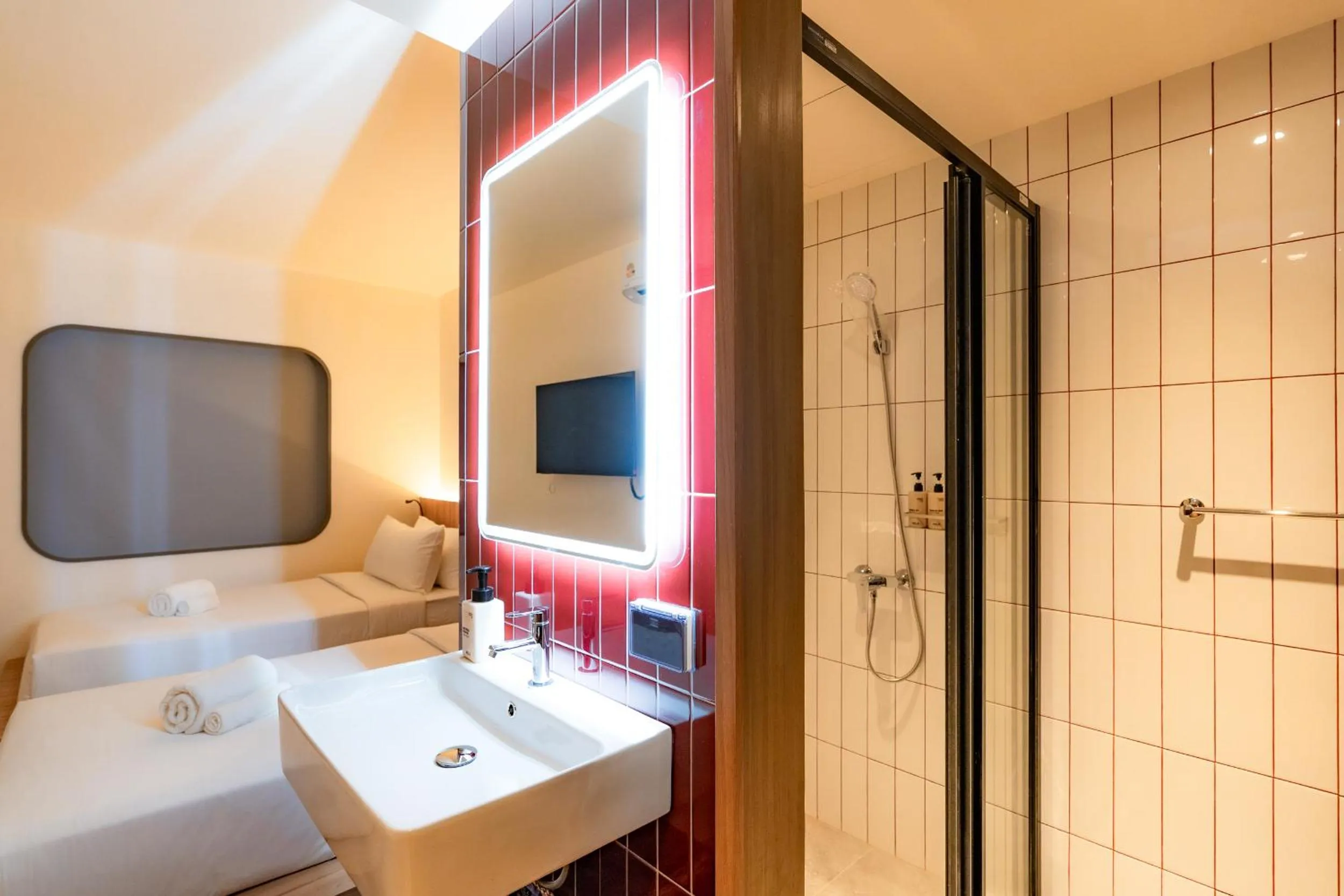 Shower, Bed in VELA be Bangkok Siam