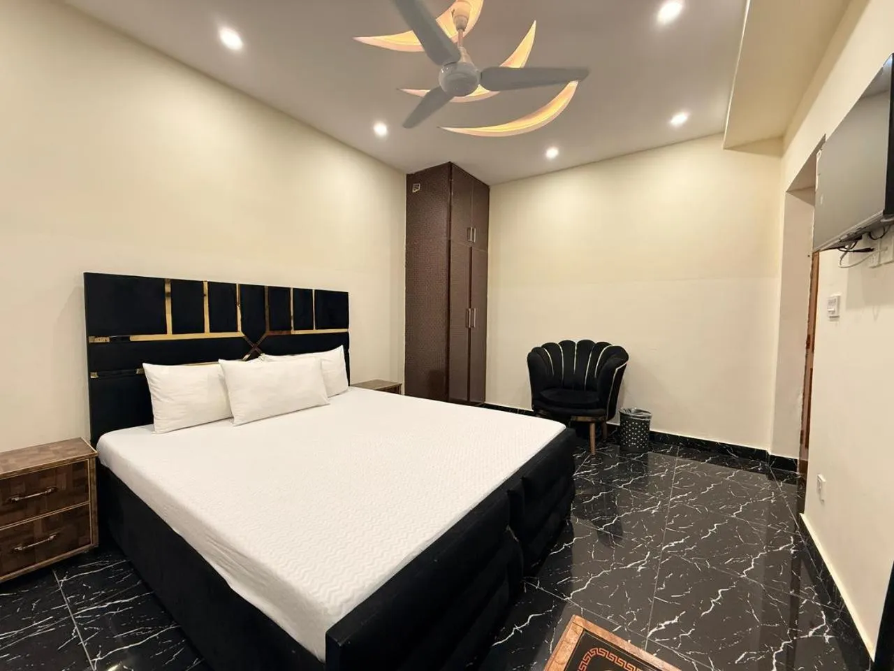 Bed in Serene Elegance Hotel