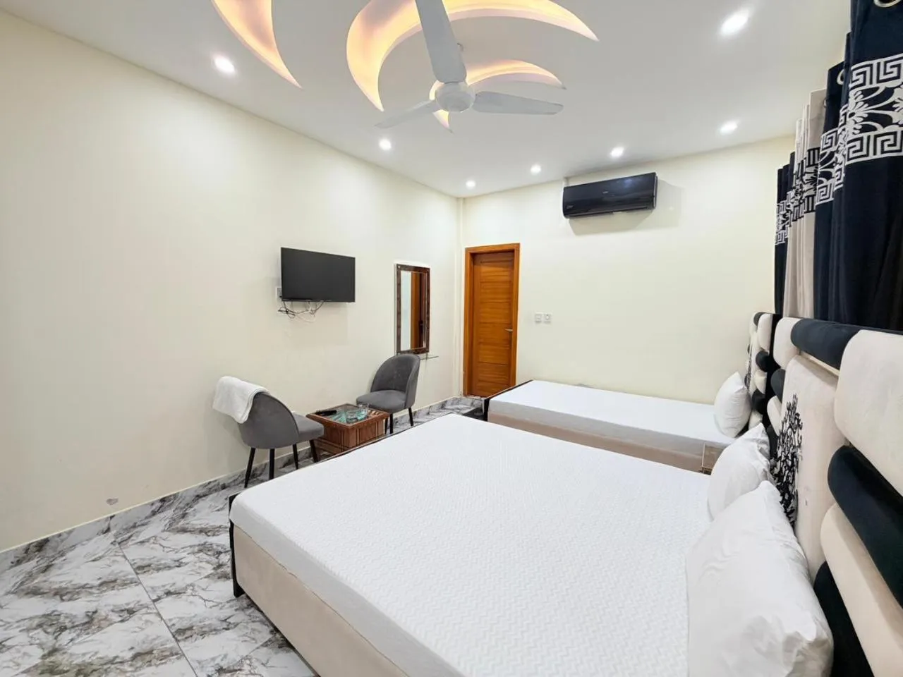 Bedroom, Bed in Serene Elegance Hotel