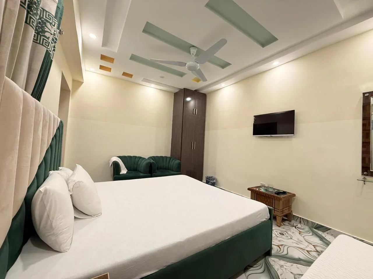 Photo of the whole room, Bed in Serene Elegance Hotel