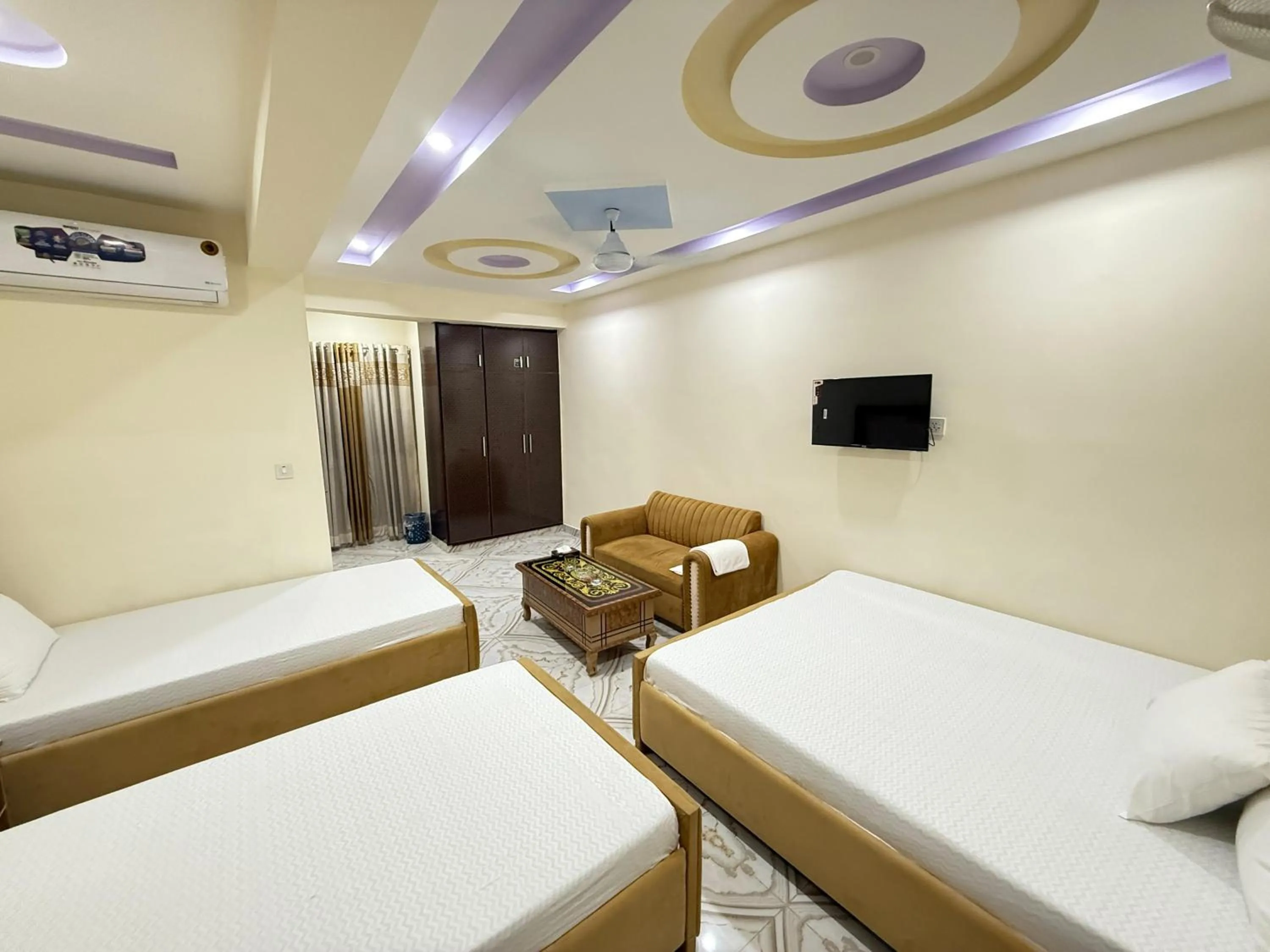 Bedroom, Bed in Serene Elegance Hotel