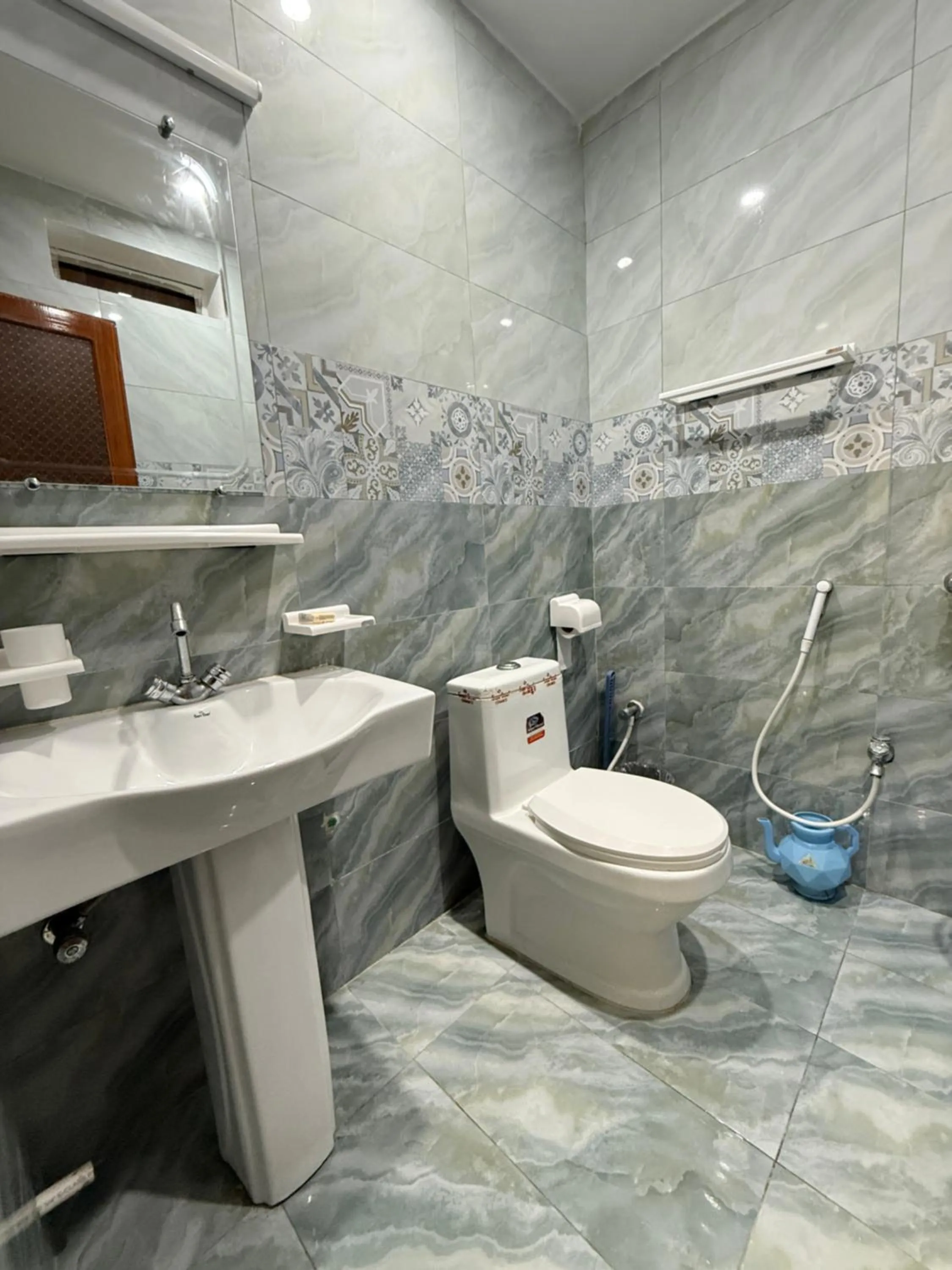 Shower in Serene Elegance Hotel