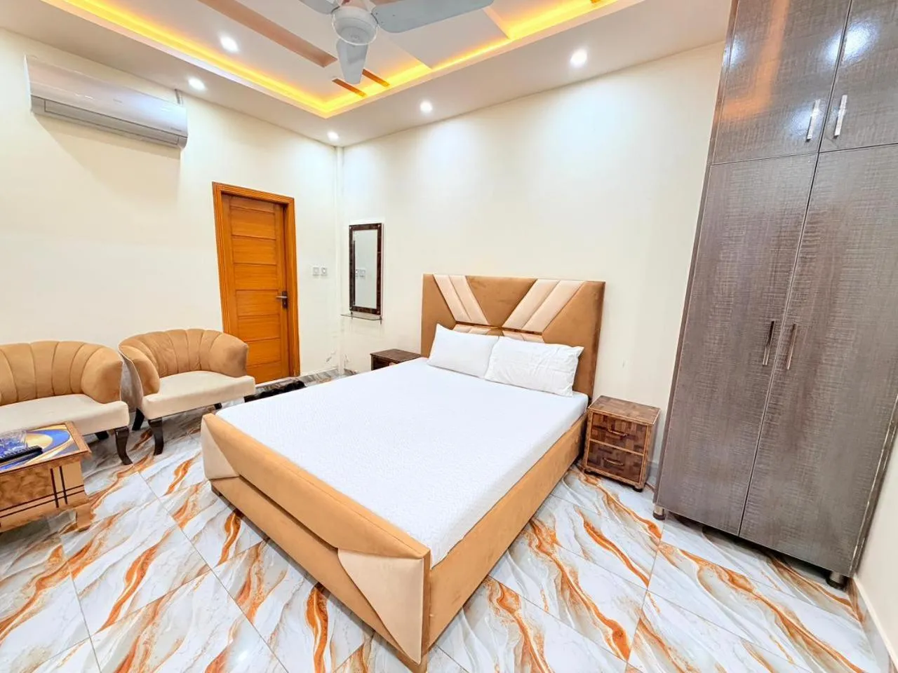 Bedroom, Bed in Serene Elegance Hotel