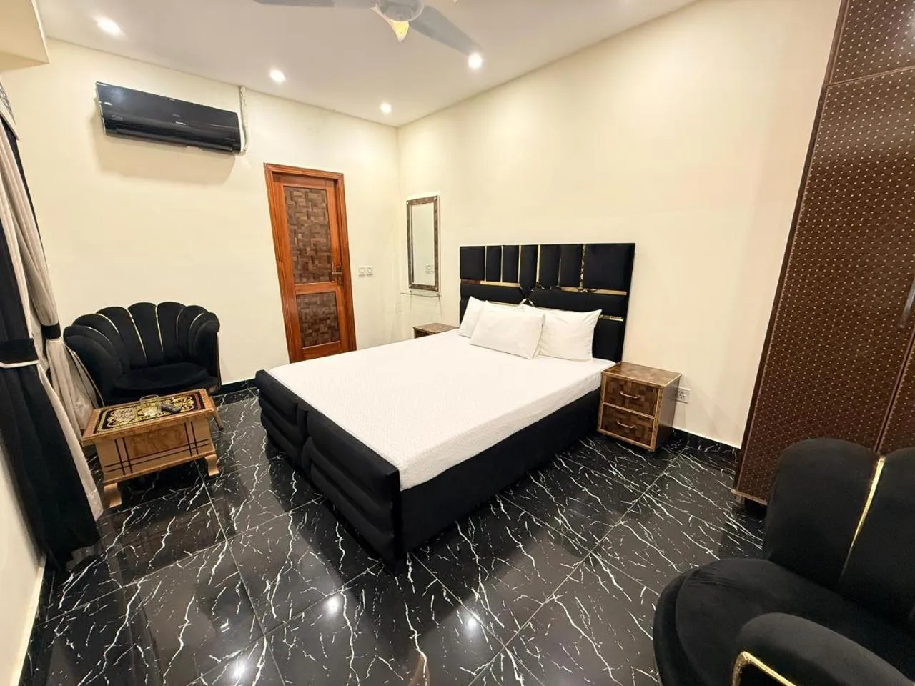 Bedroom, Bed in Serene Elegance Hotel