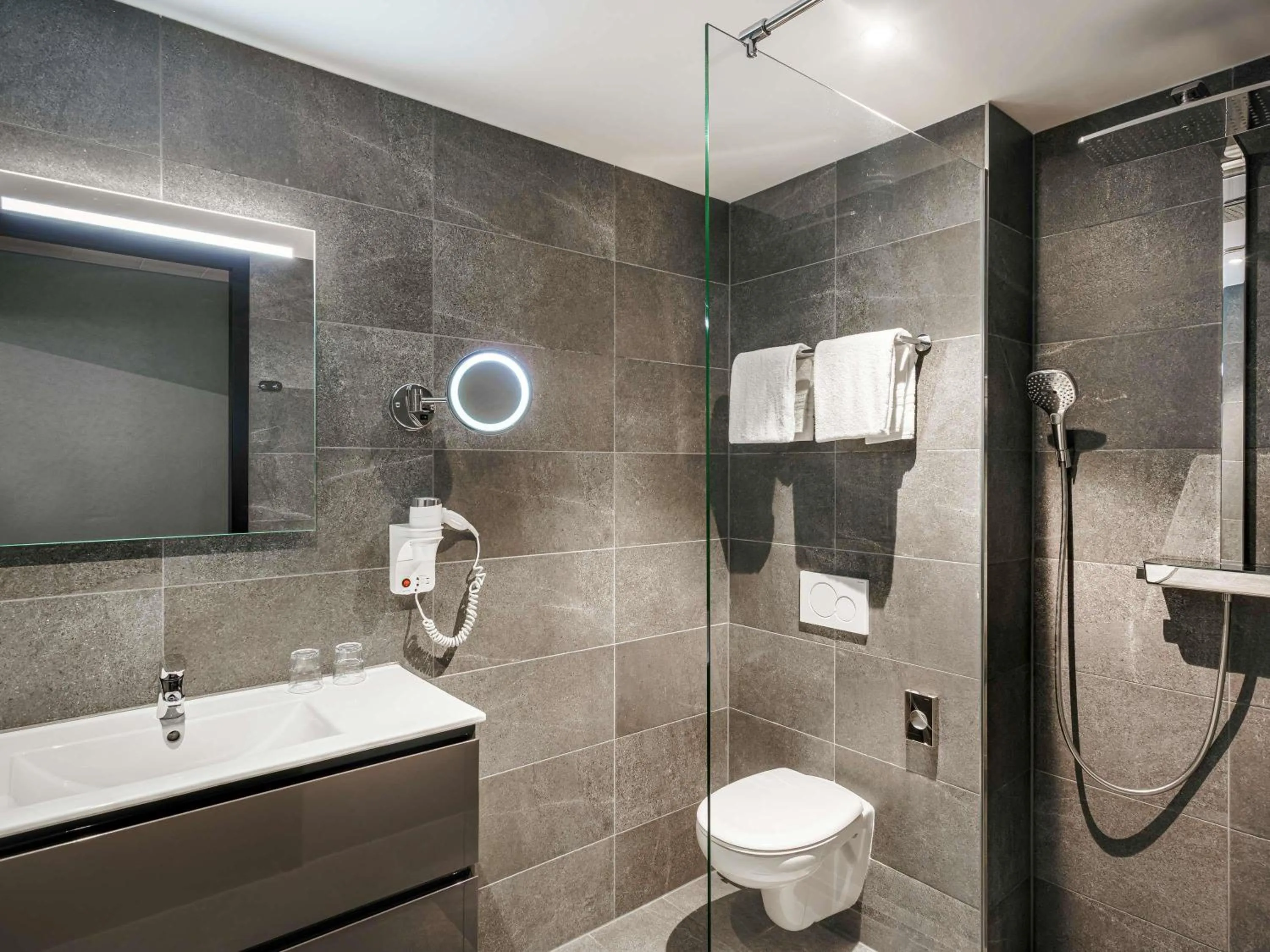 Bedroom in Mercure Amsterdam Sloterdijk Station