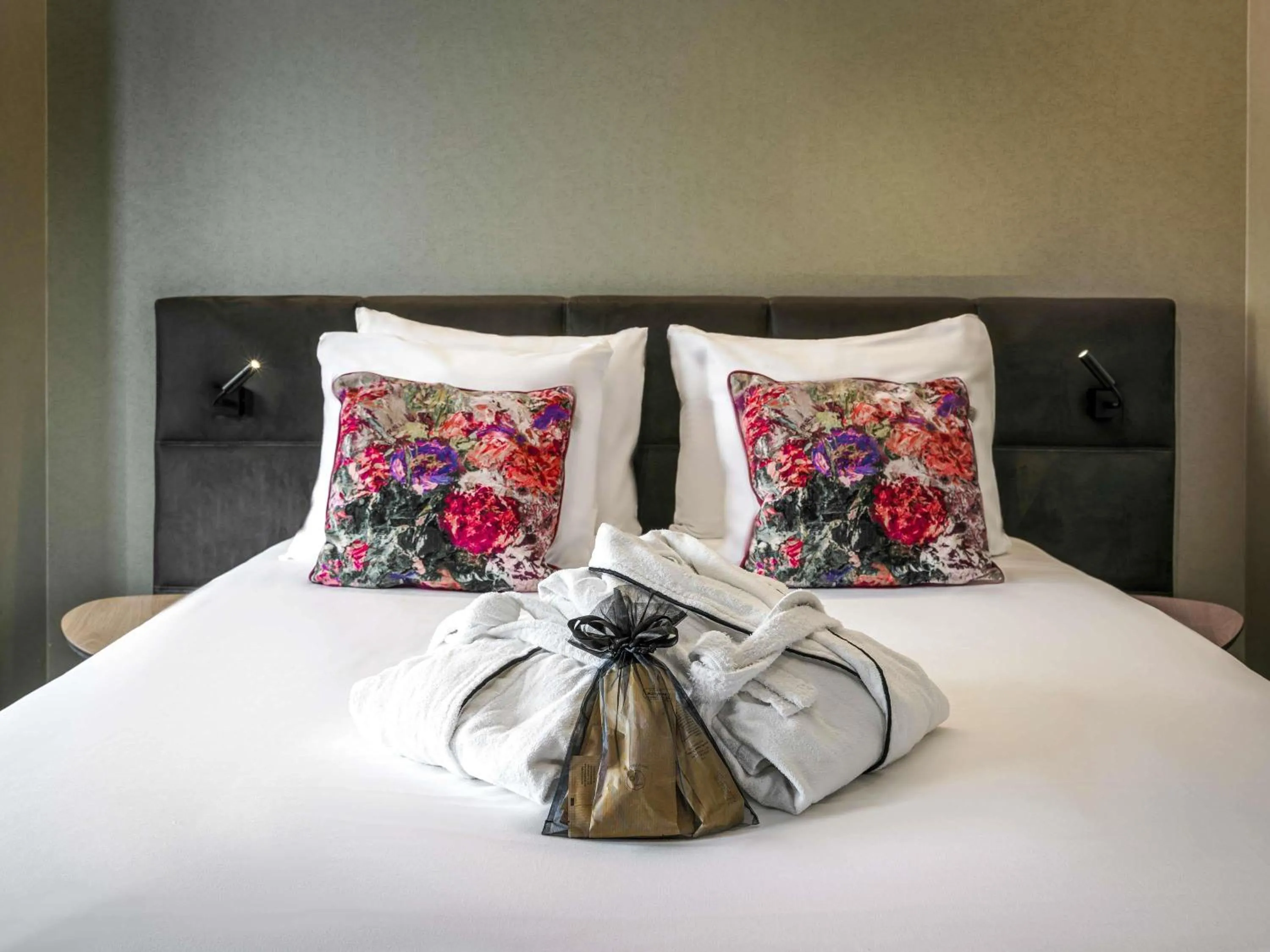 Bedroom, Bed in Mercure Amsterdam Sloterdijk Station