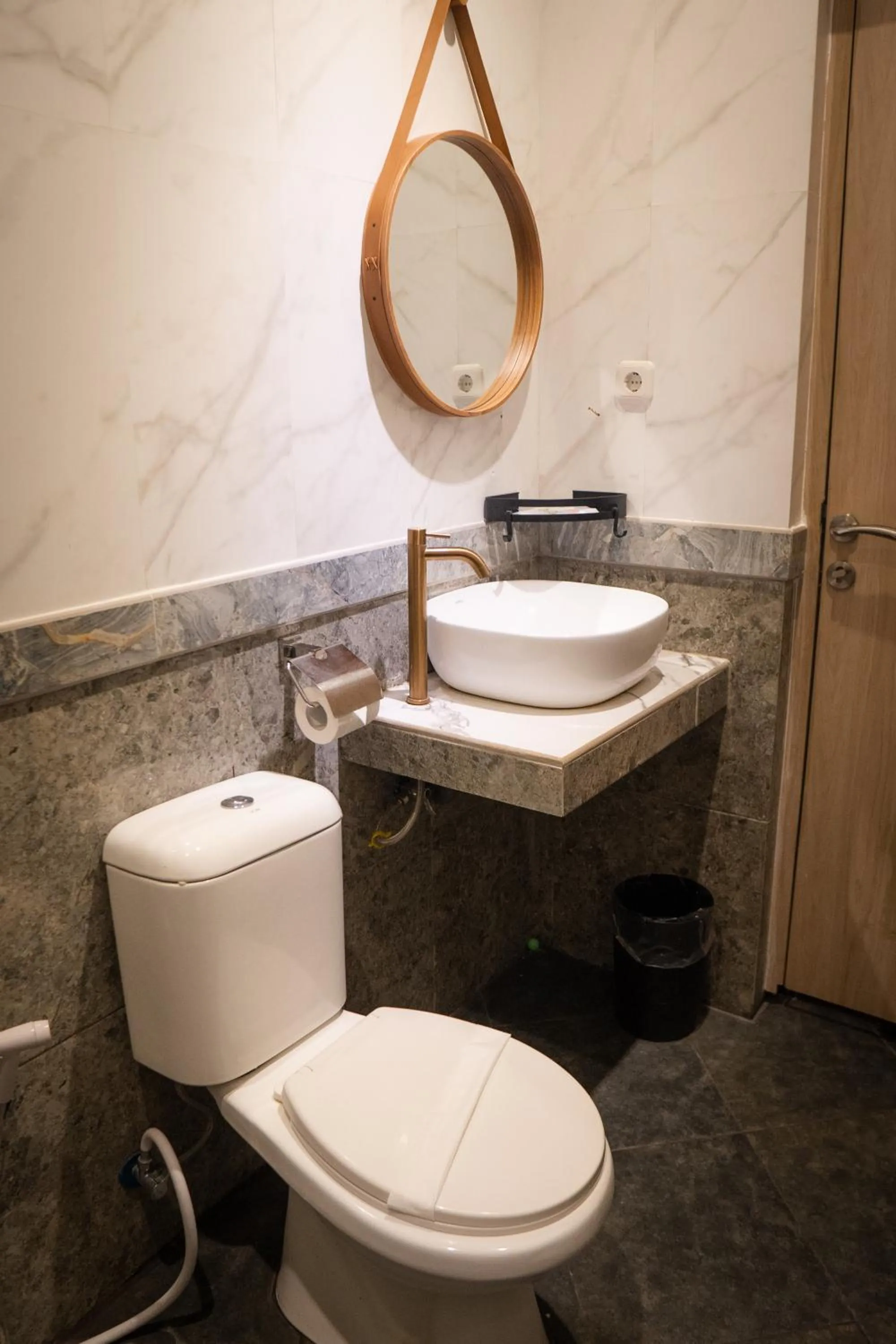 Toilet in Fahira Hotel Syariah Padang