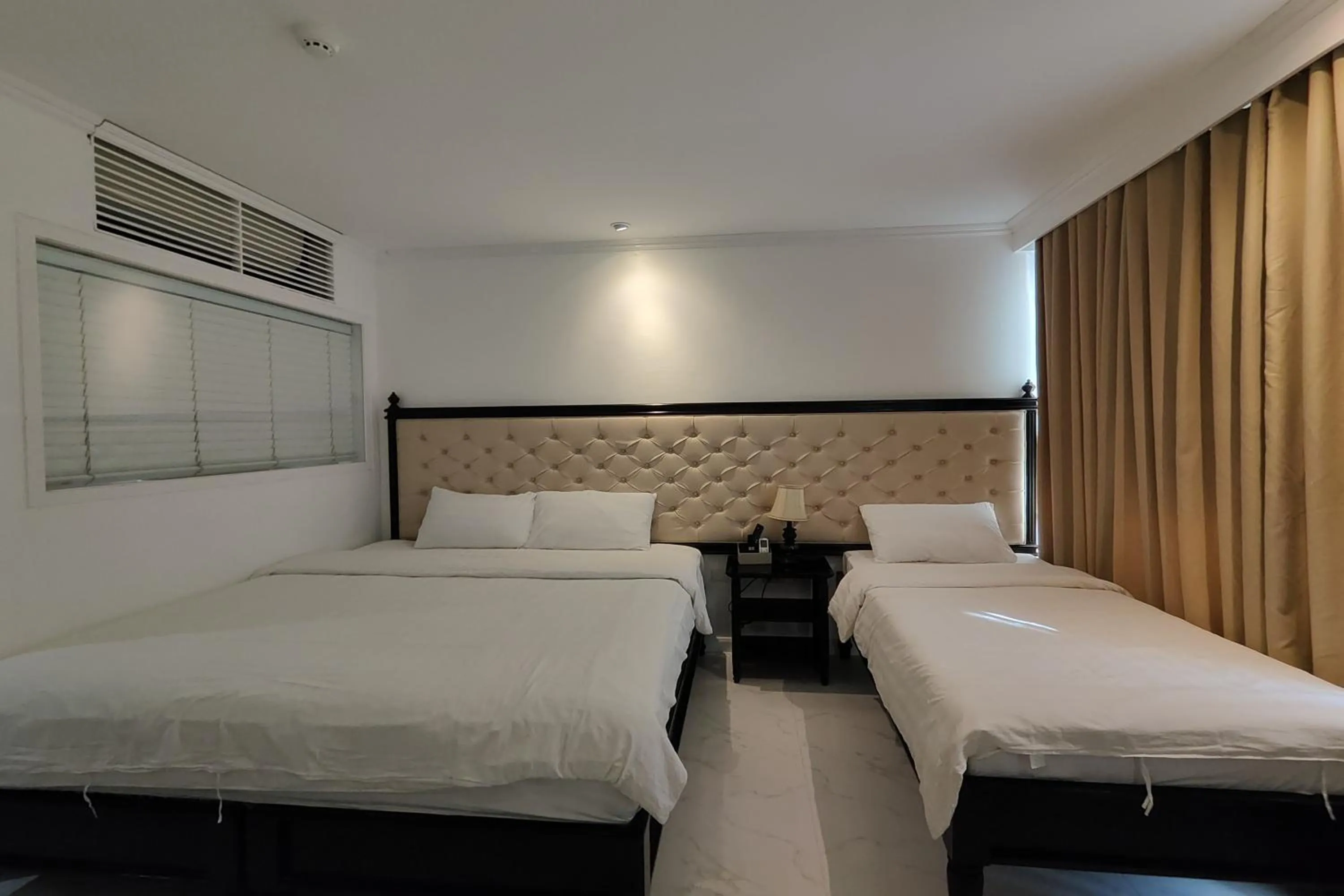 Bedroom, Bed in The Mark Resort Cebu
