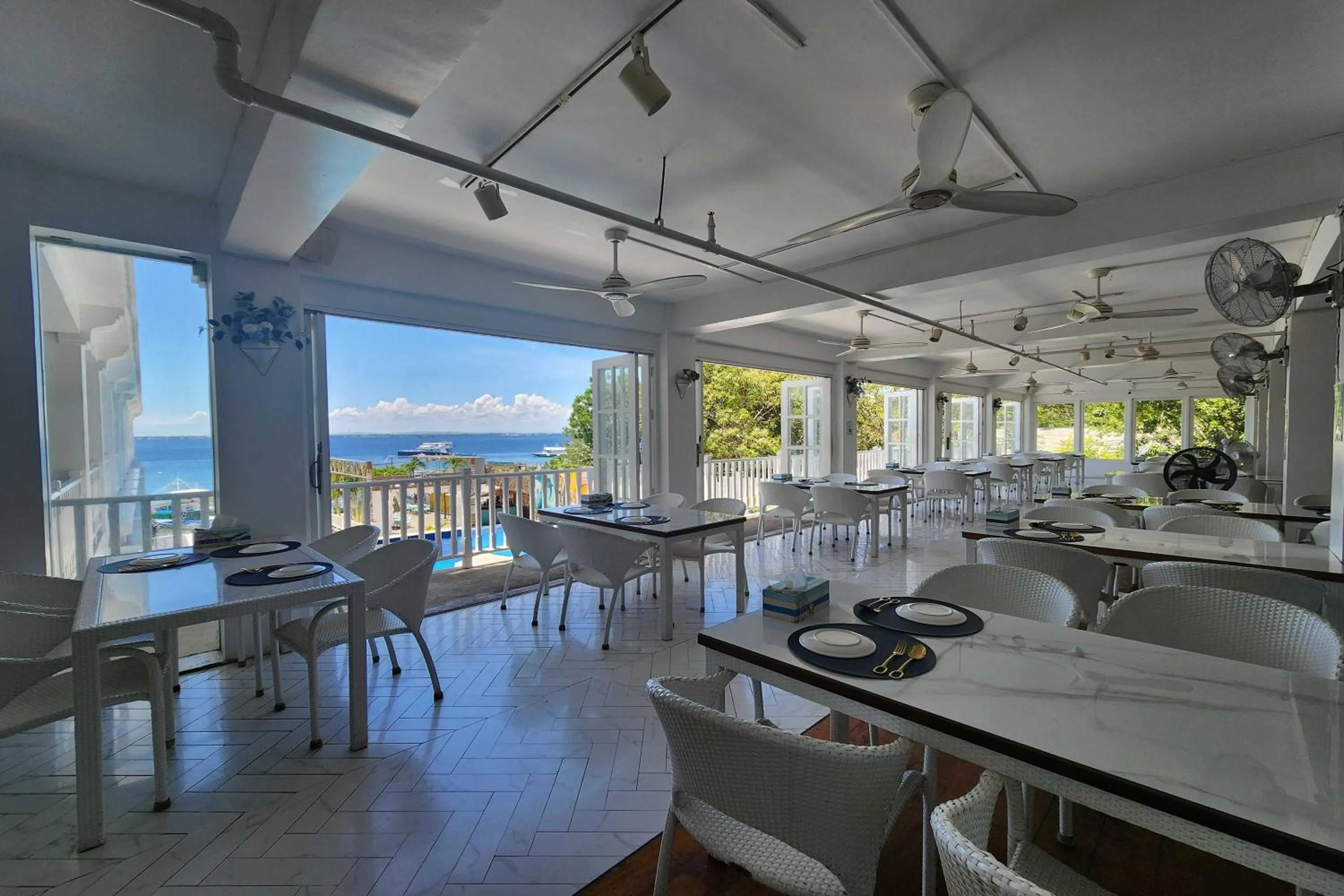 Restaurant/places to eat in The Mark Resort Cebu