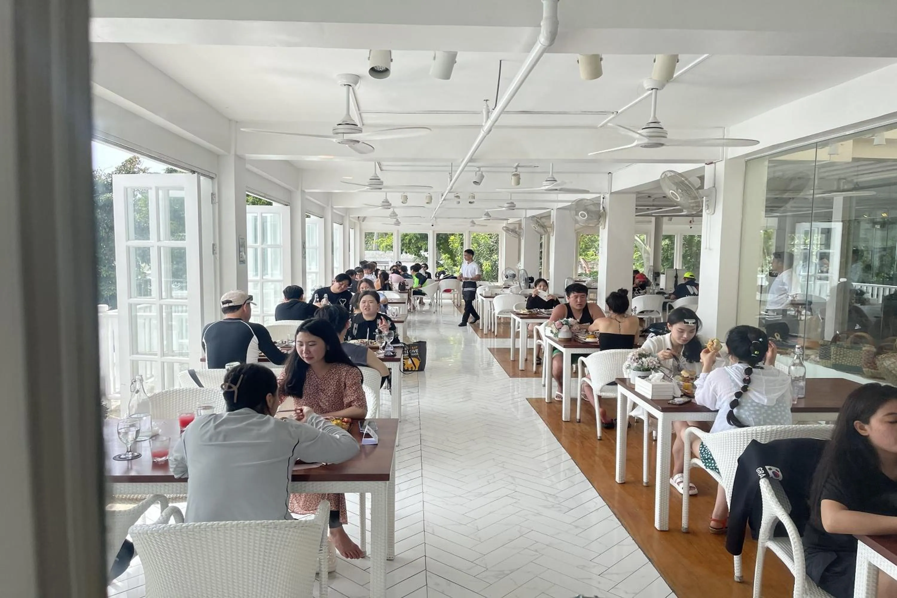 Restaurant/places to eat in The Mark Resort Cebu