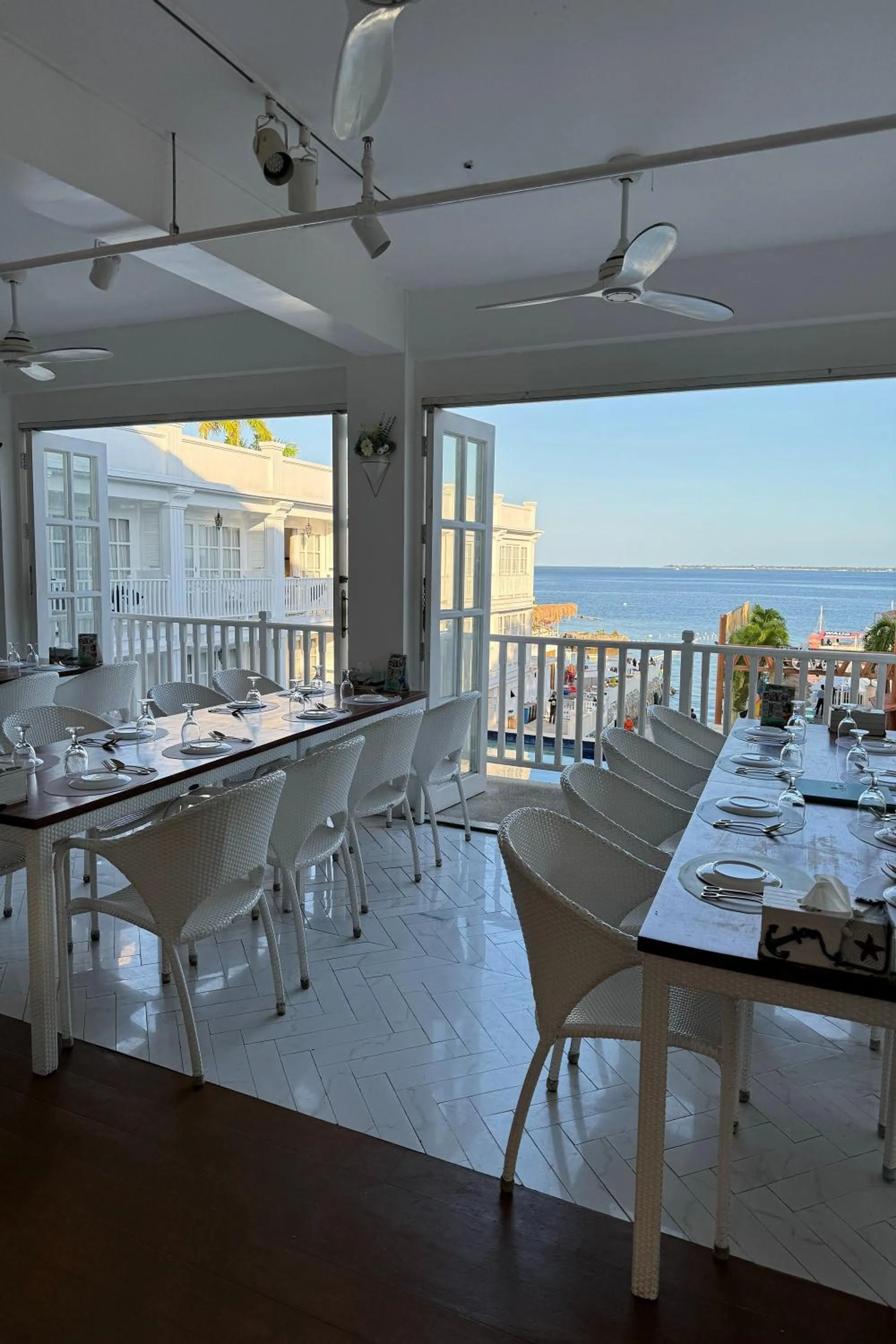 Restaurant/places to eat in The Mark Resort Cebu