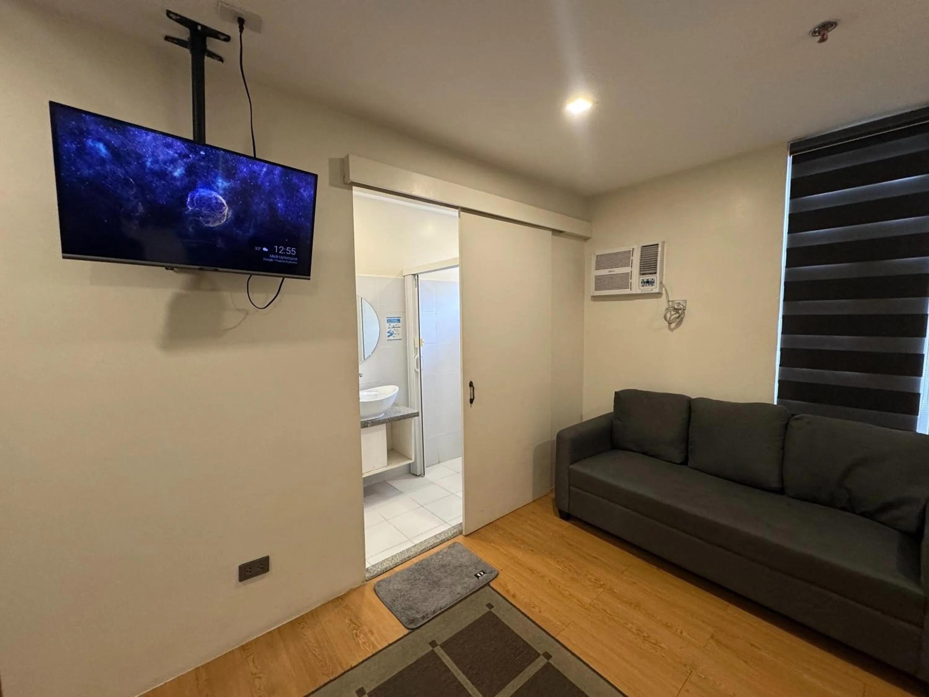 TV and multimedia in The Circuit Manor Hotel near Ayala Malls Circuit