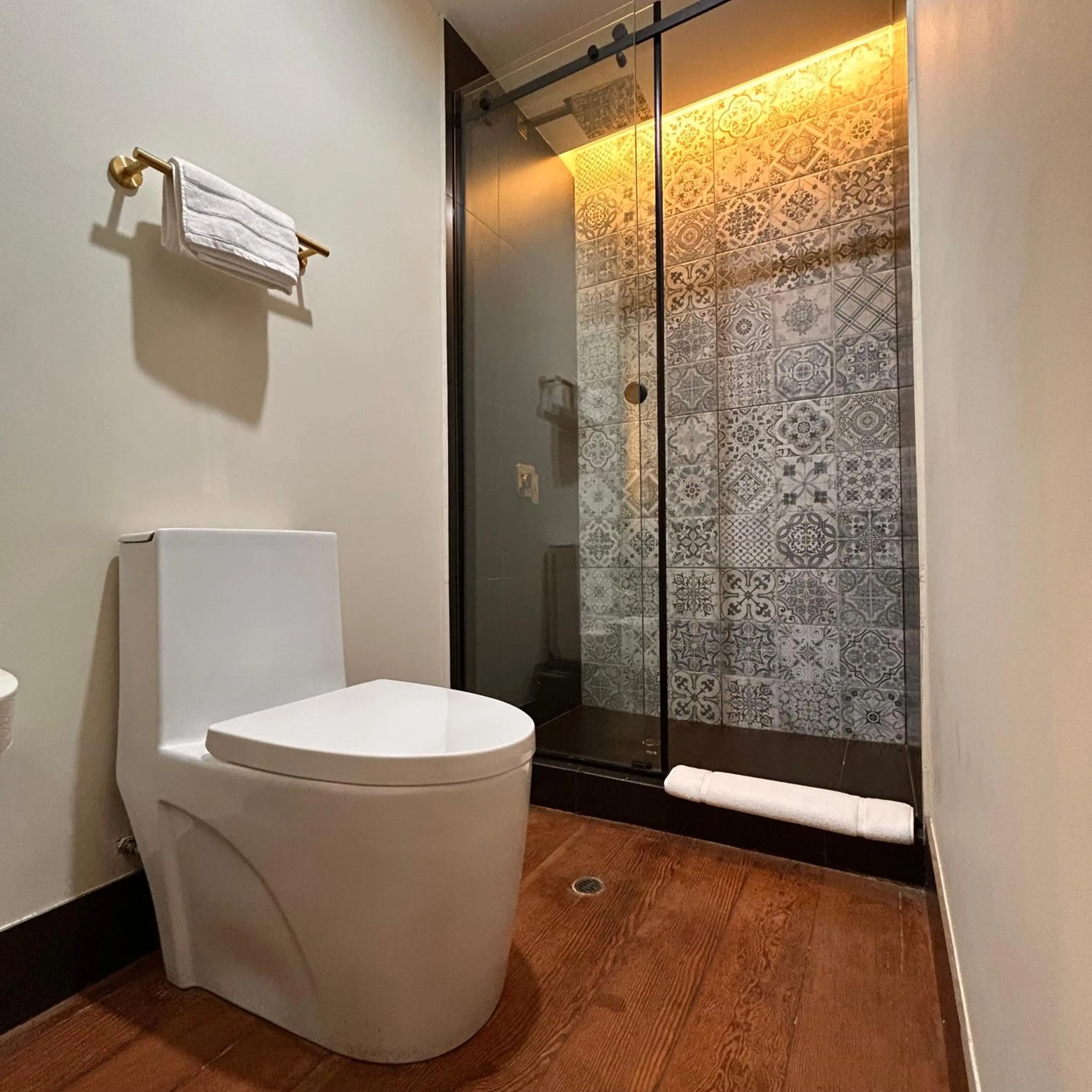 Shower in Andara Boutique Hotel