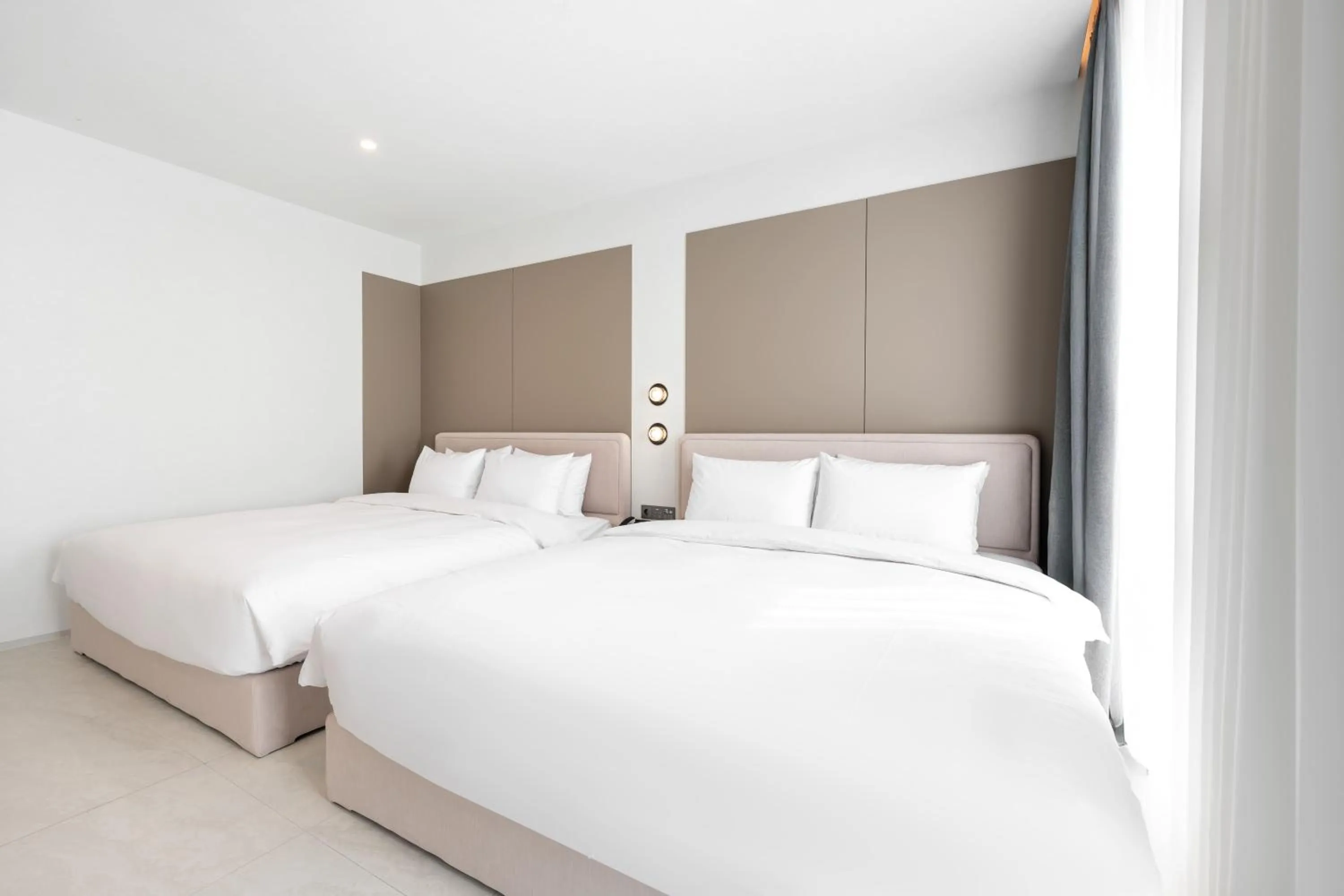 Bedroom, Bed in Gyeongju city hotel