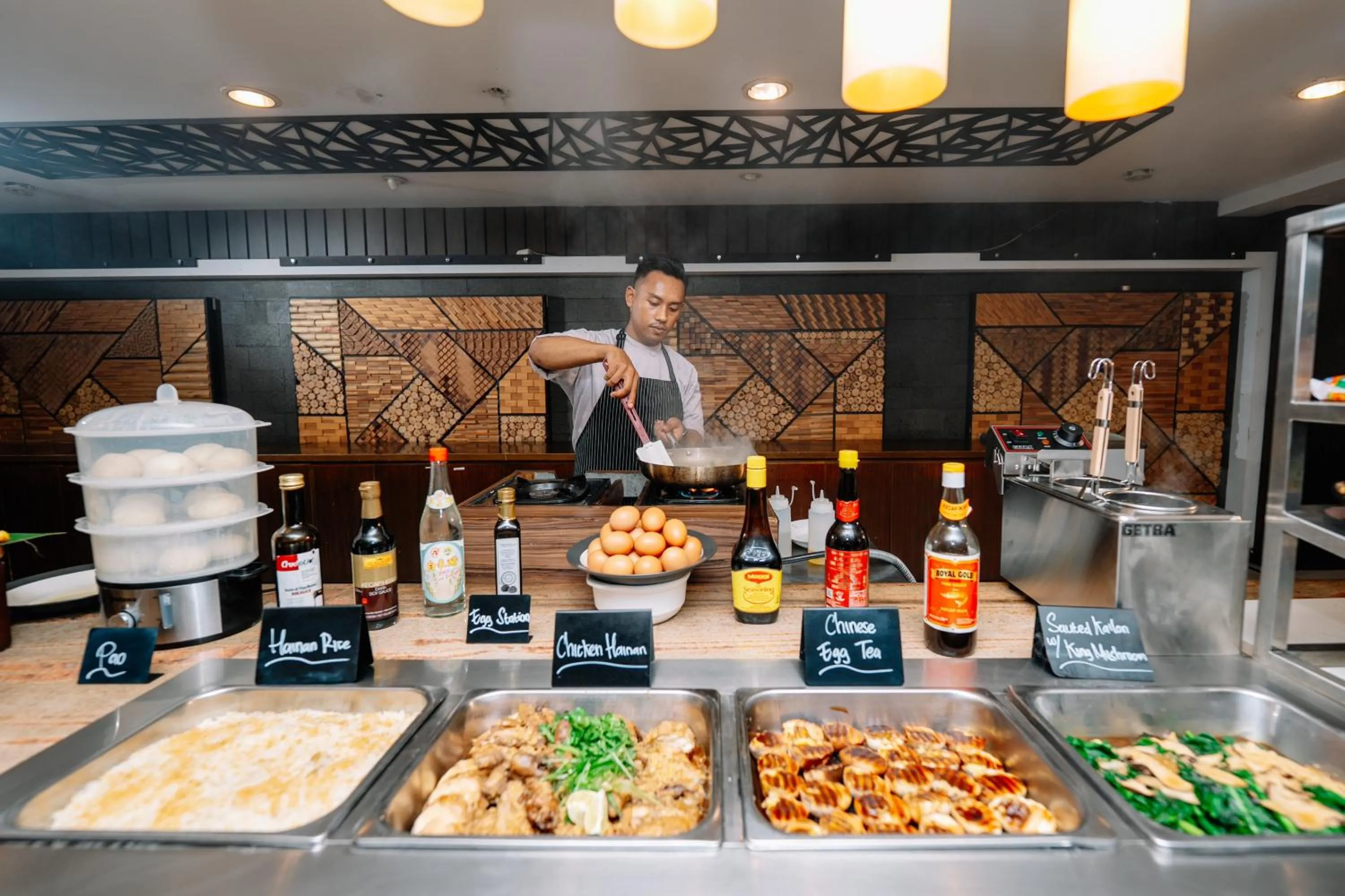 Restaurant/places to eat in Shankee Suites Sudirman