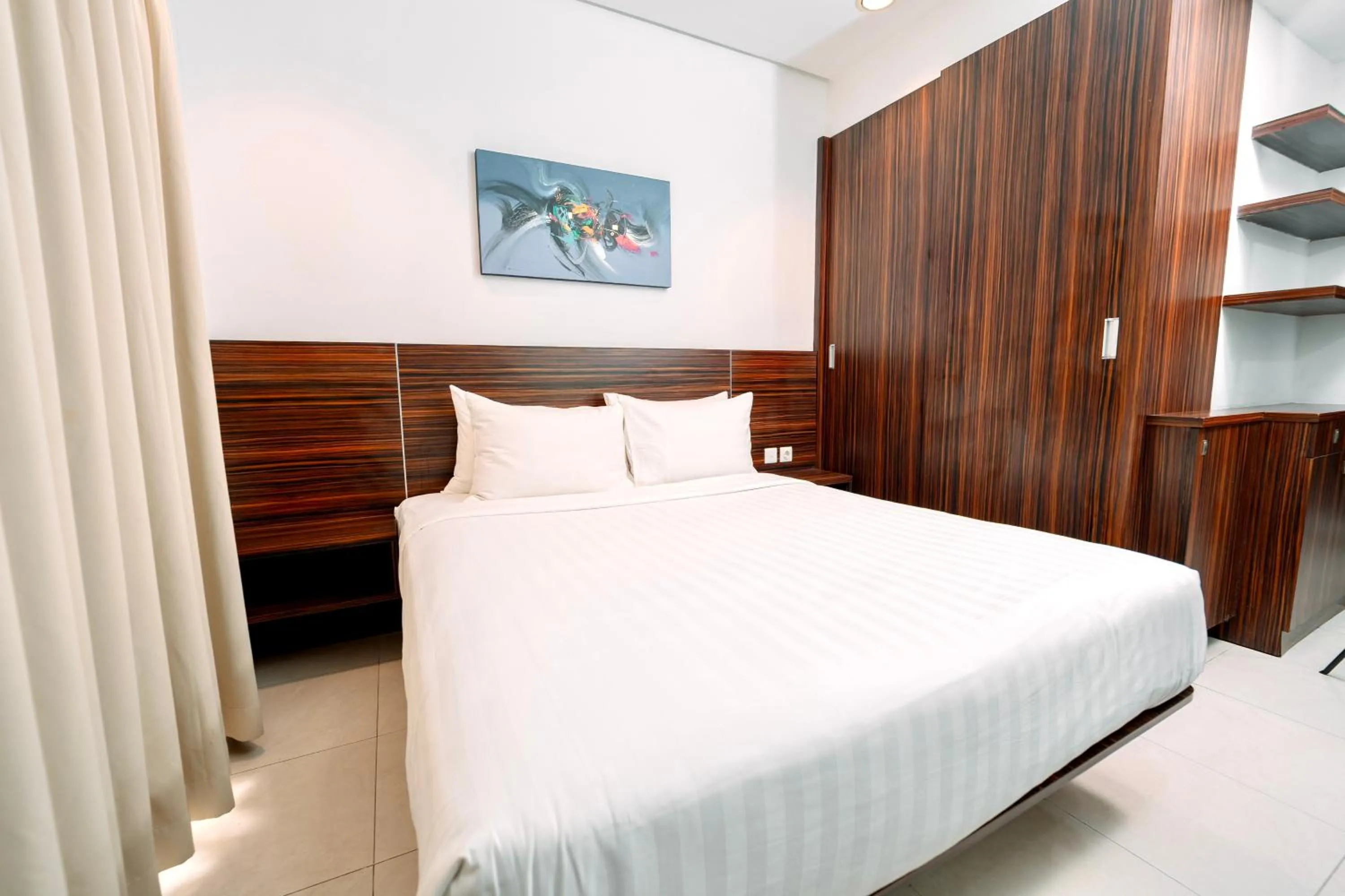 Bedroom, Bed in Shankee Suites Sudirman