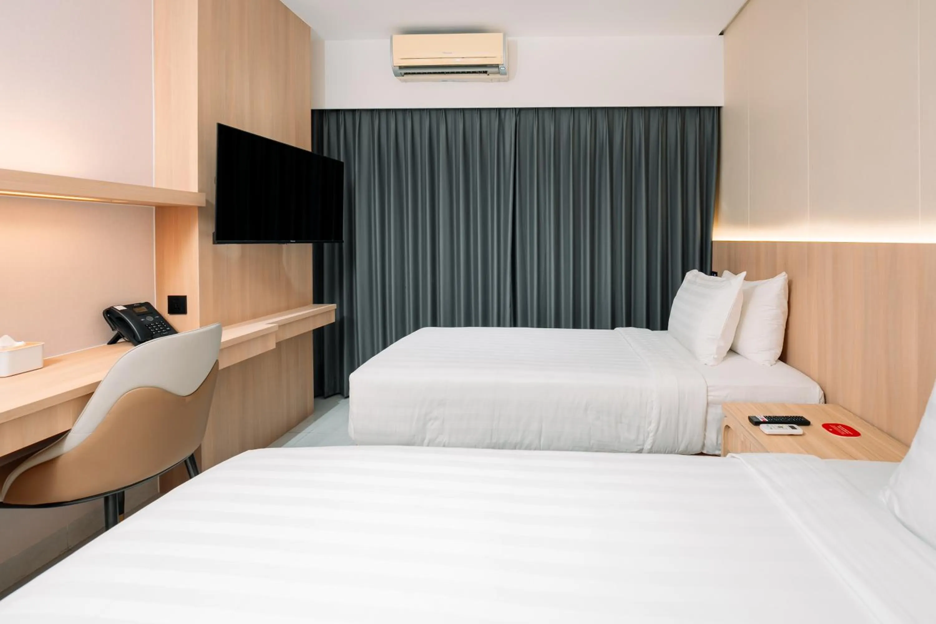 Bedroom, Bed in Shankee Suites Sudirman