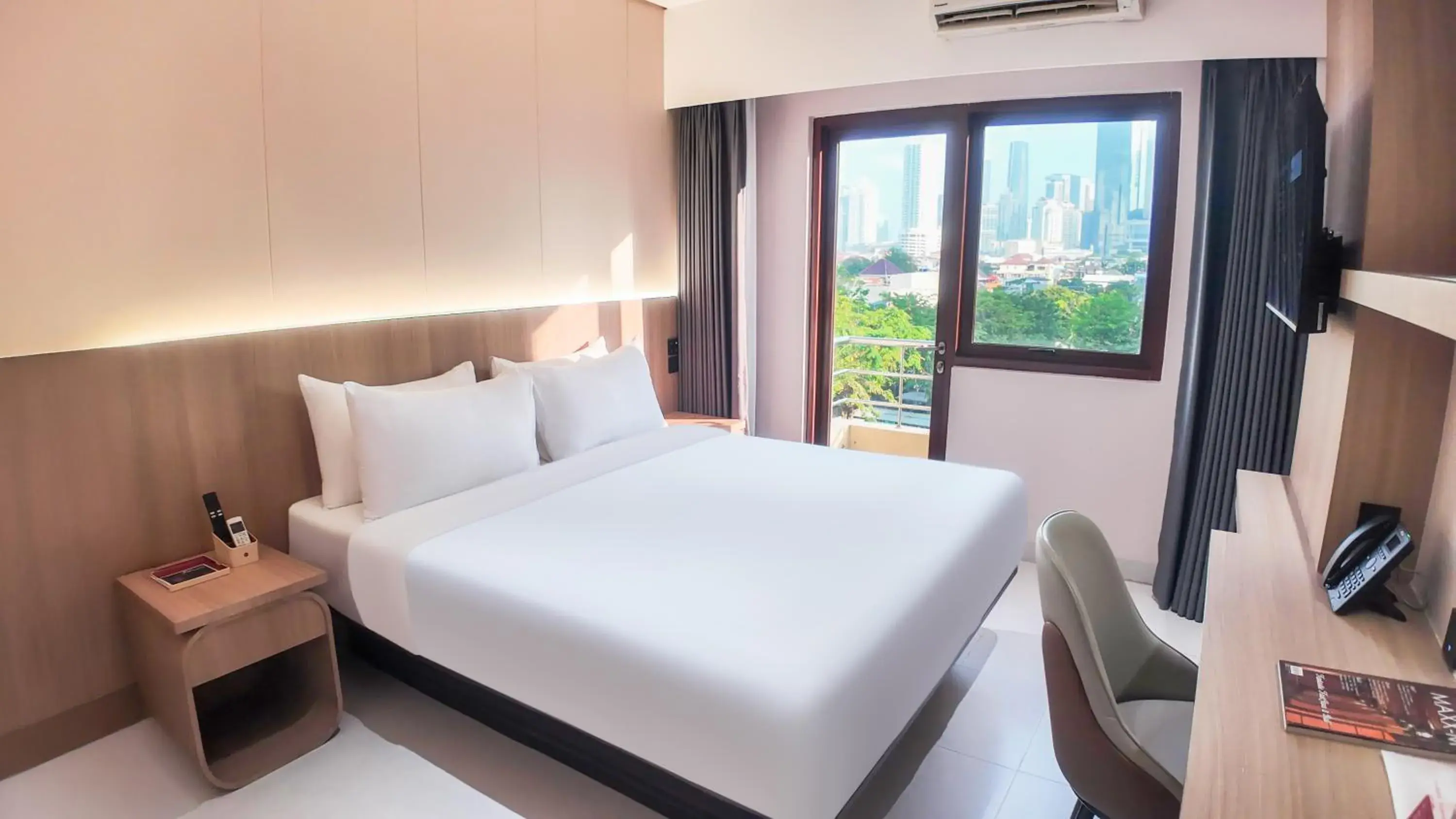 Smart Luxe Room in Shankee Suites Sudirman Smart Luxe Room in Shankee Suites Sudirman