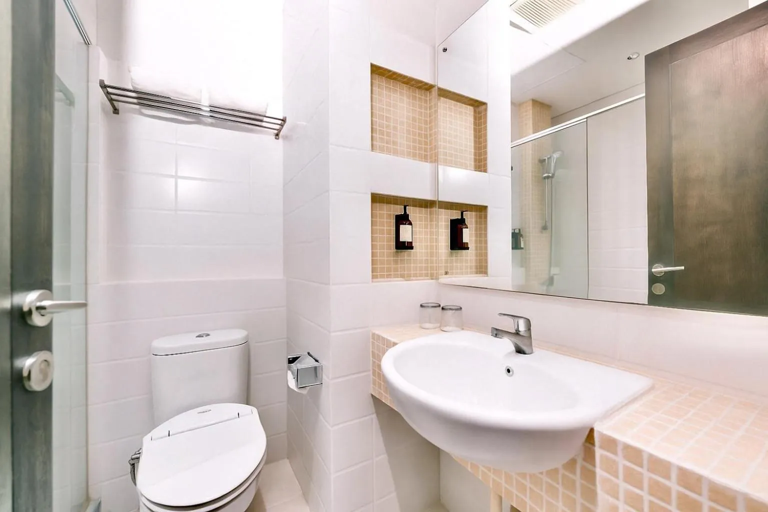 Bathroom in Shankee Suites Sudirman