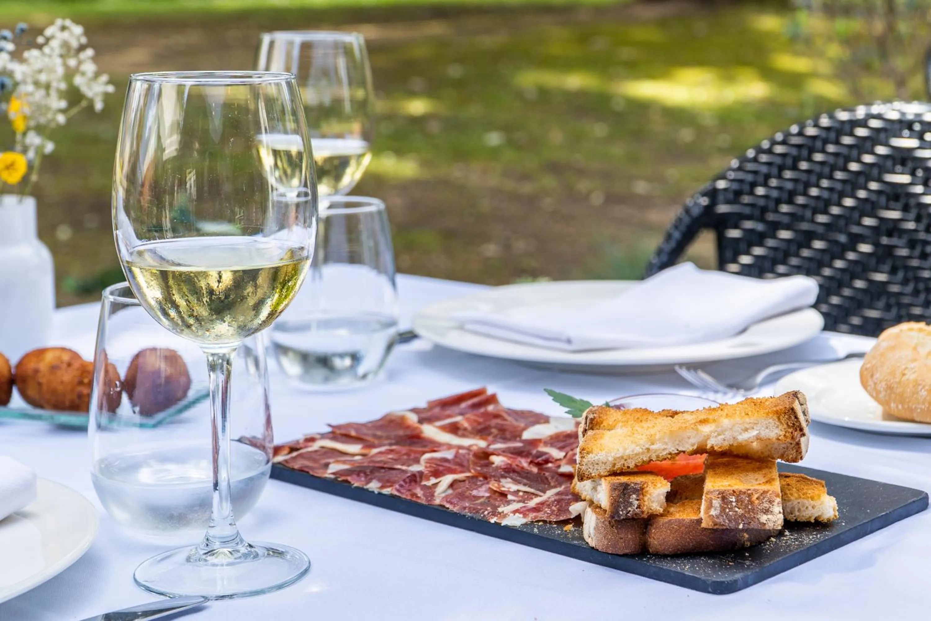 Restaurant/places to eat in Hotel Torres de Somo