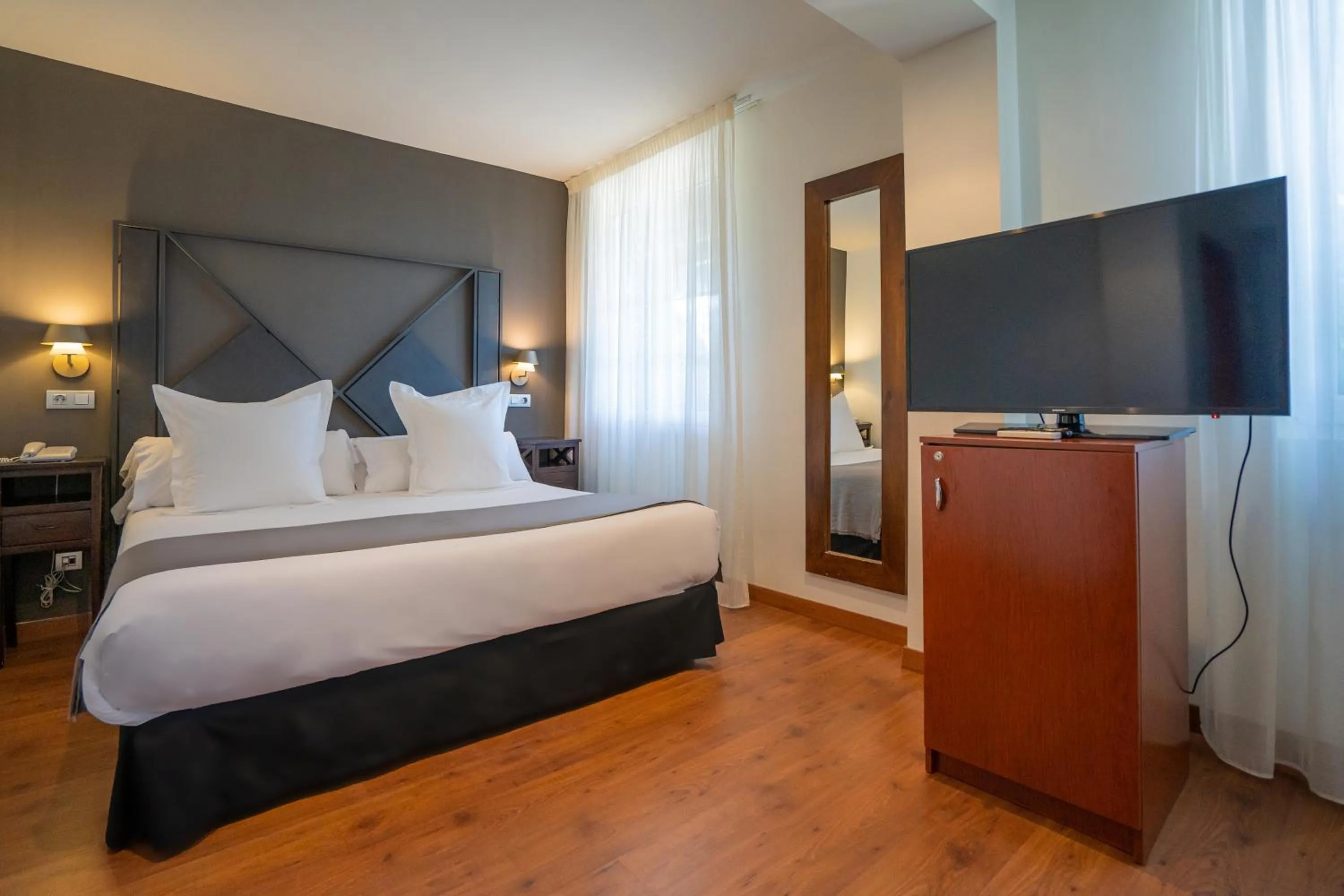 TV and multimedia, Bed in Hotel Torres de Somo