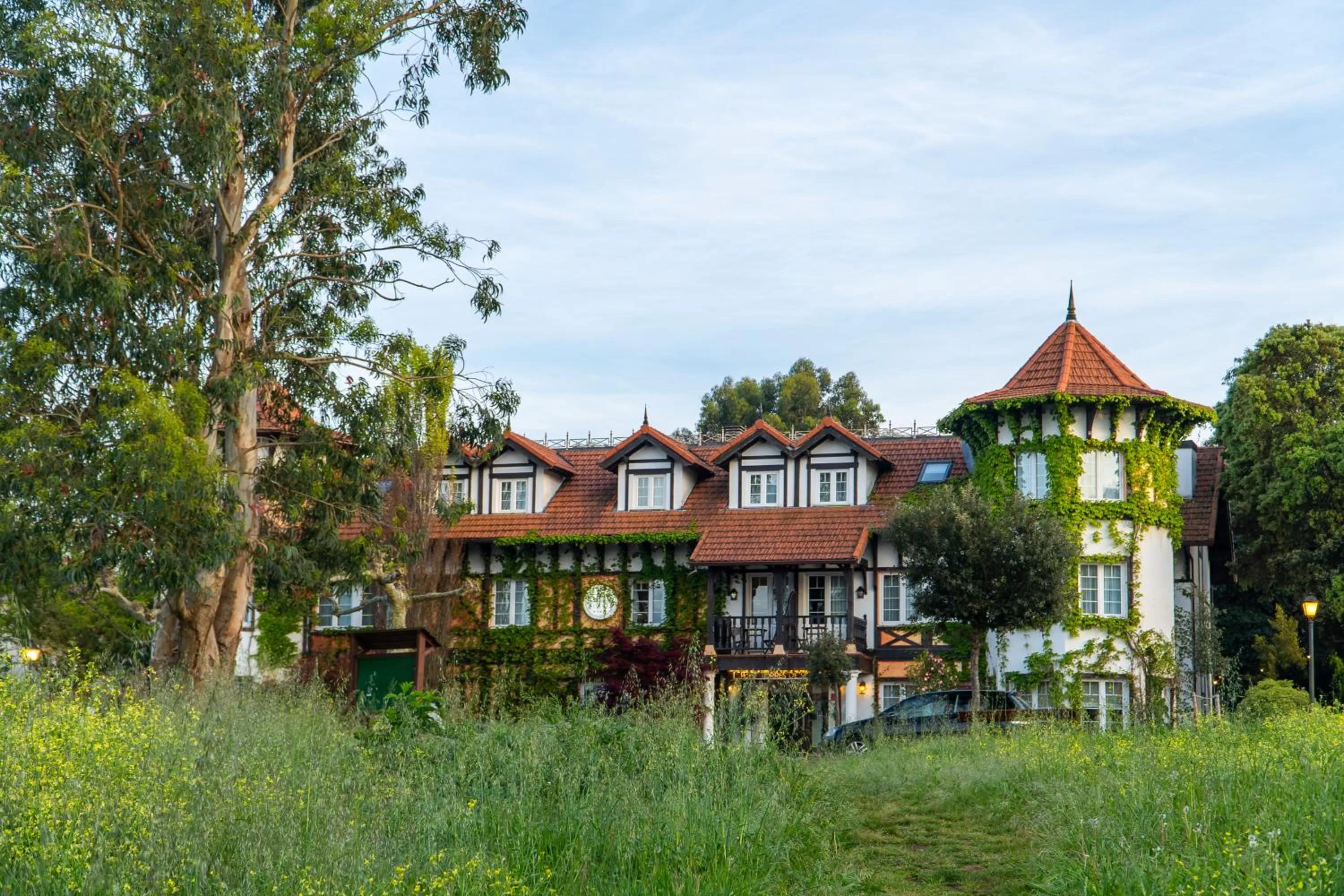 Property building in Hotel Torres de Somo