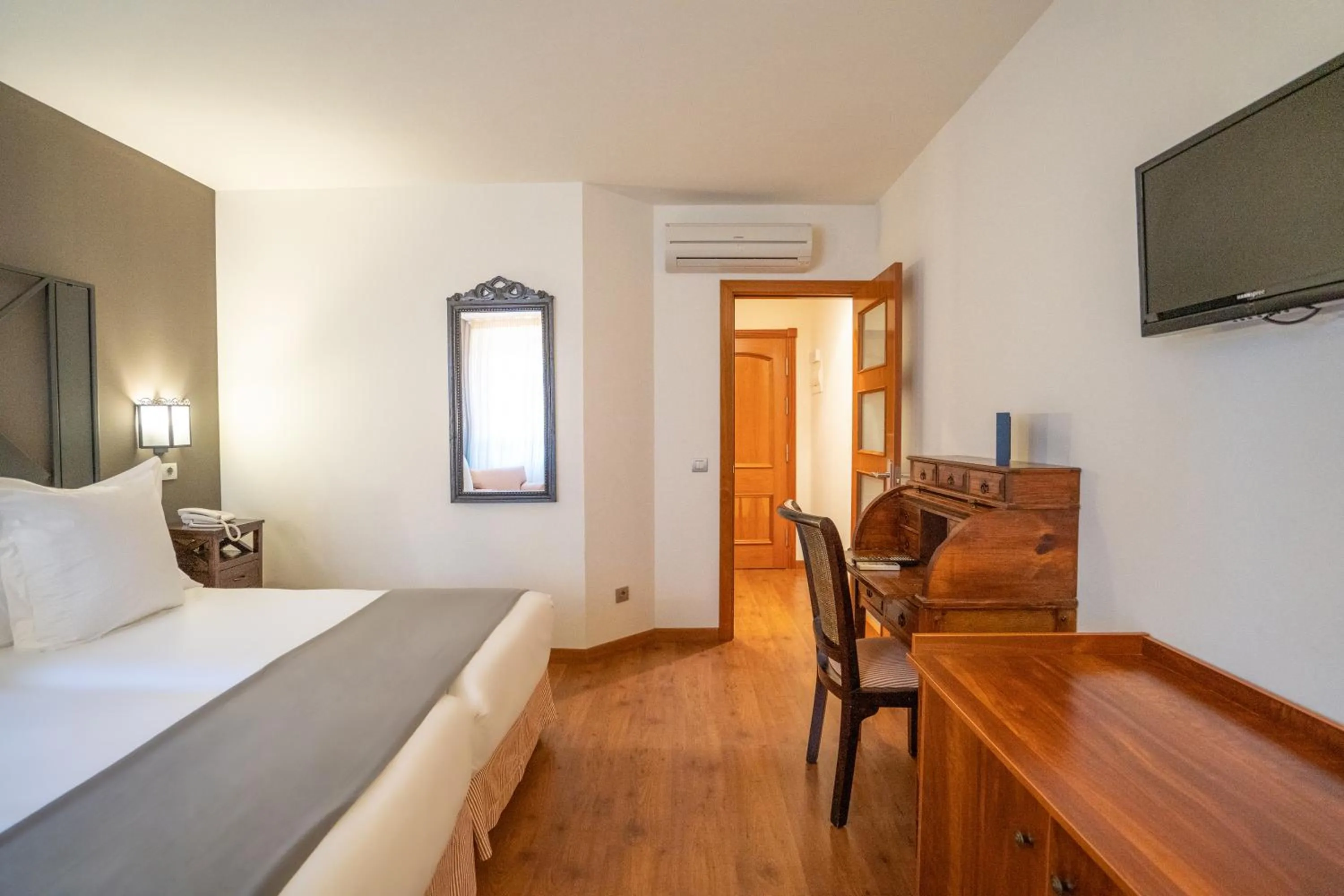 Decorative detail, Bed in Hotel Torres de Somo