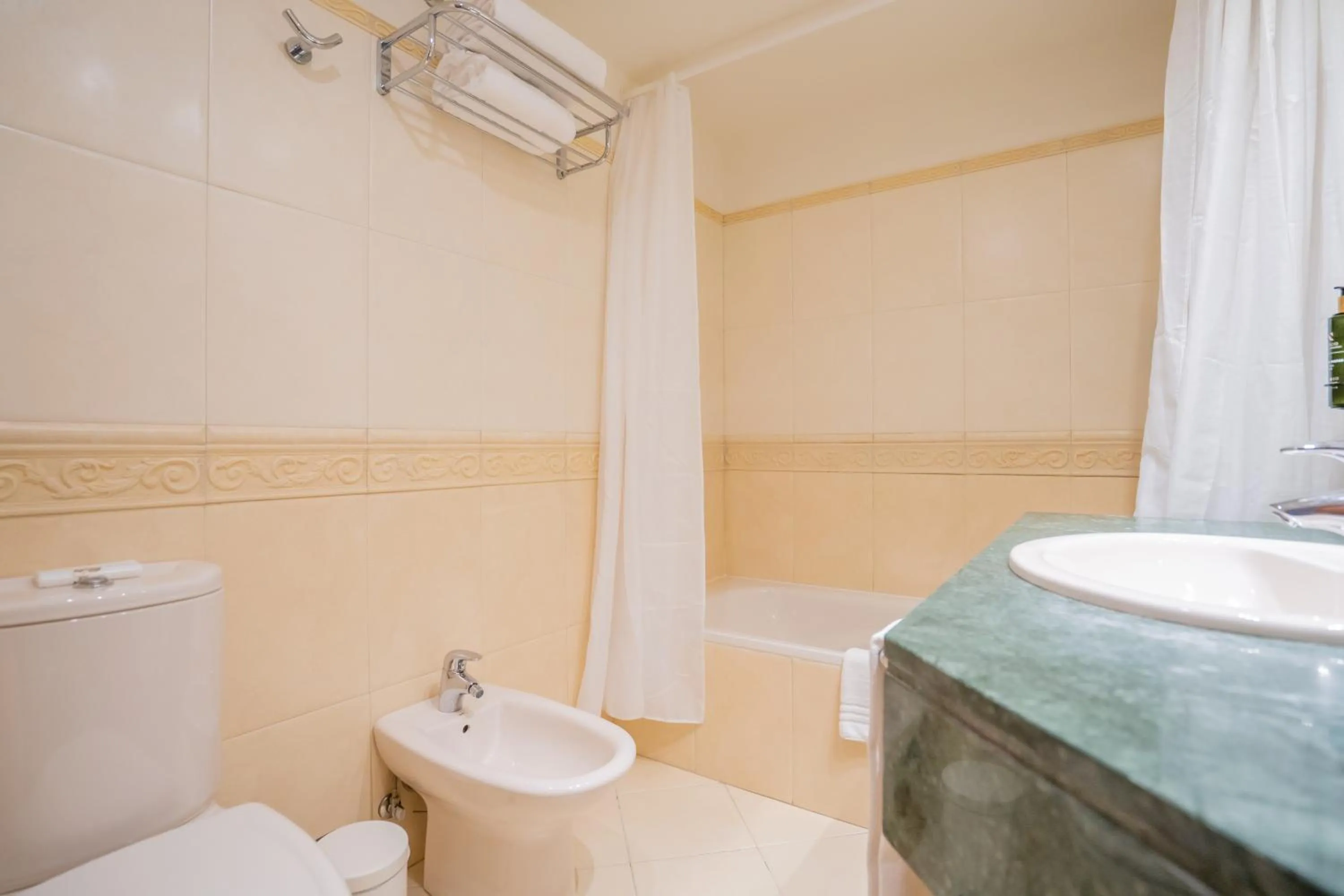 Bathroom in Hotel Torres de Somo