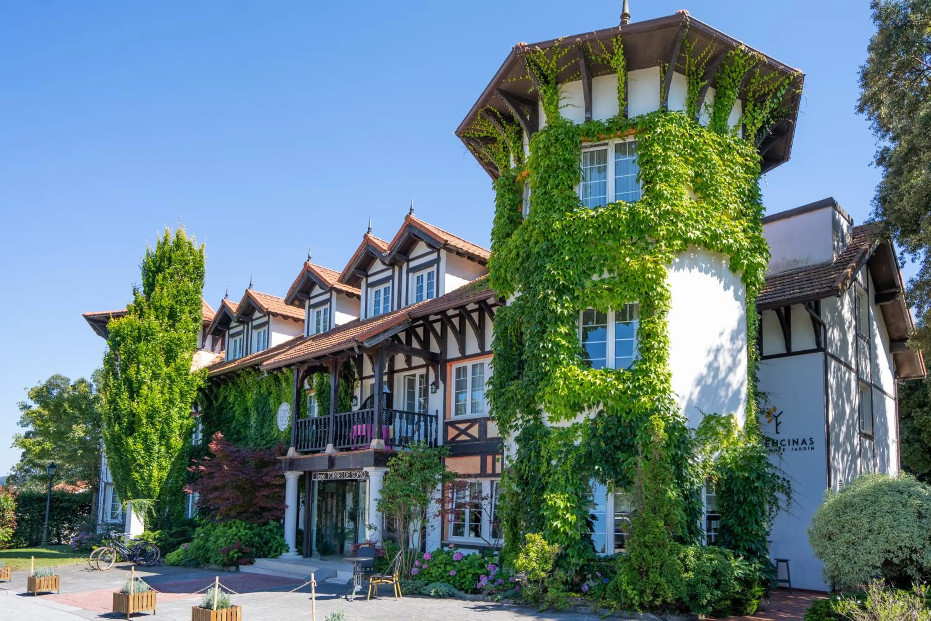 Property building in Hotel Torres de Somo