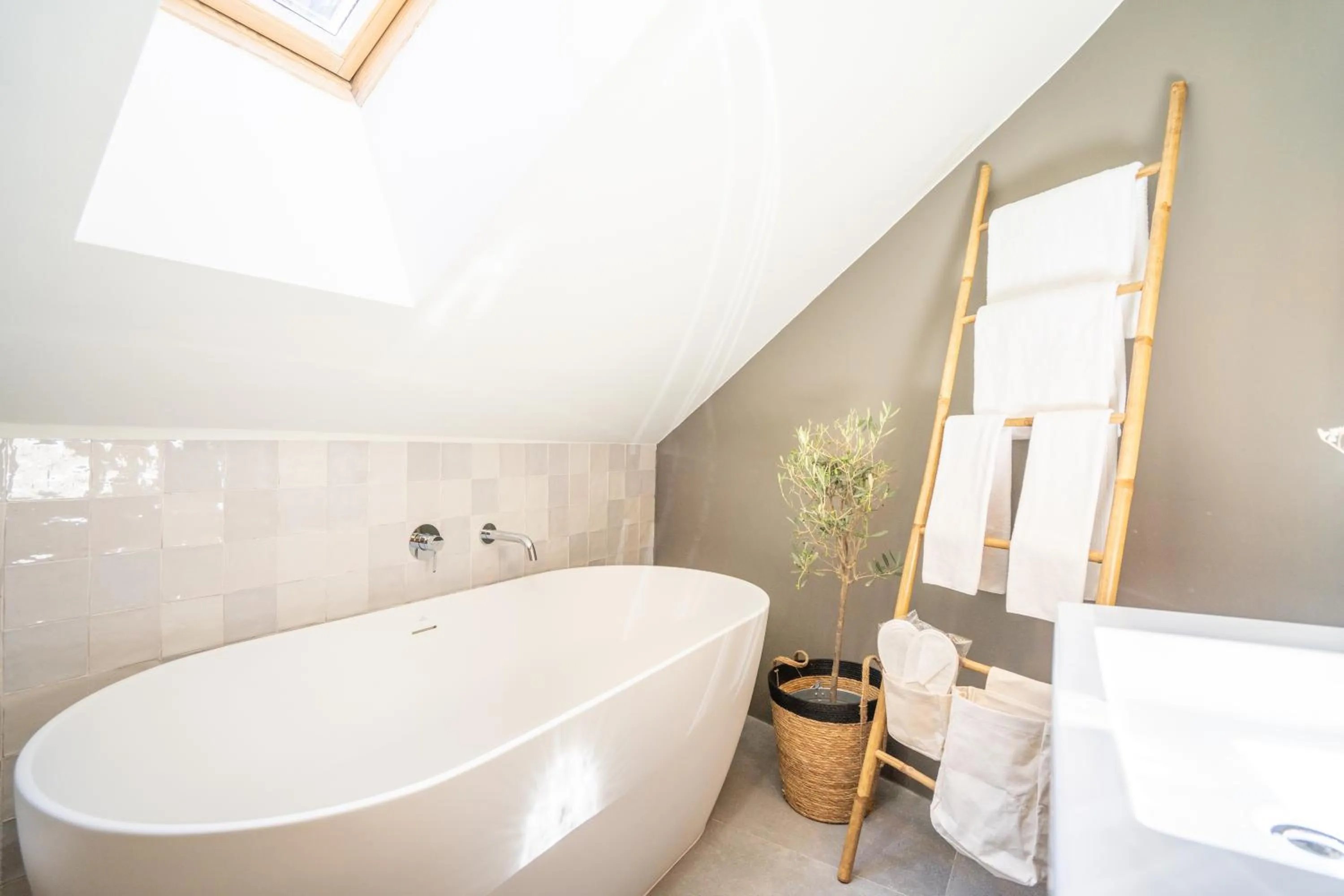 Bath in Hotel Torres de Somo