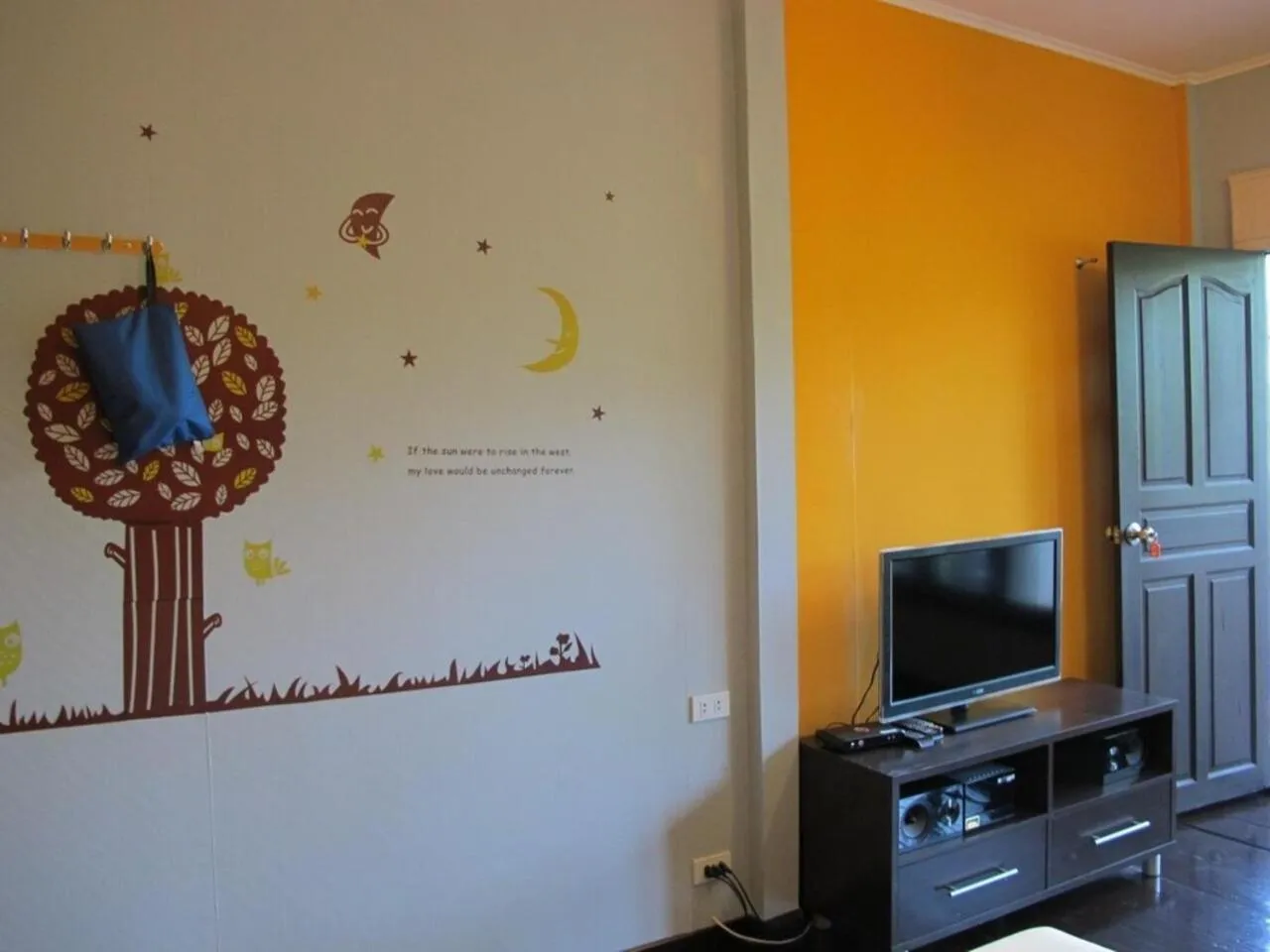 Communal lounge/ TV room in Panviman Amphawa Garden Resort