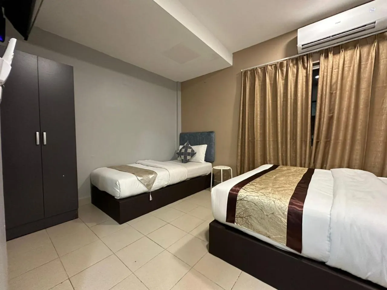 Bed in SS Grey Hotel