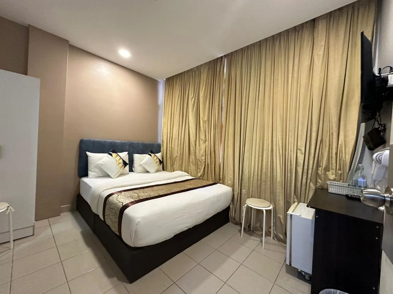 Bed in SS Grey Hotel