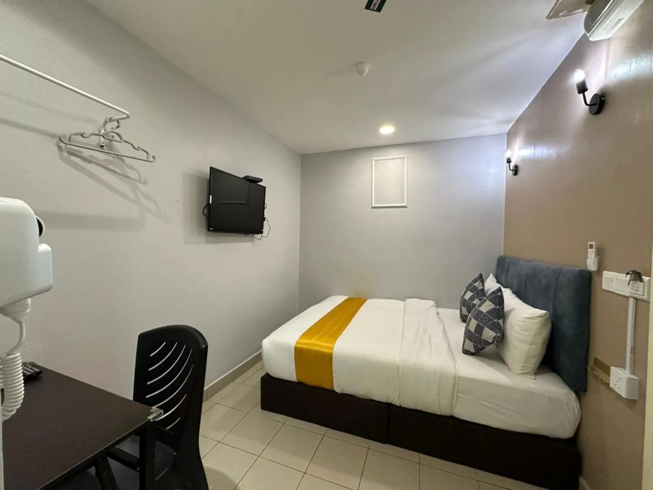 Bed in SS Grey Hotel