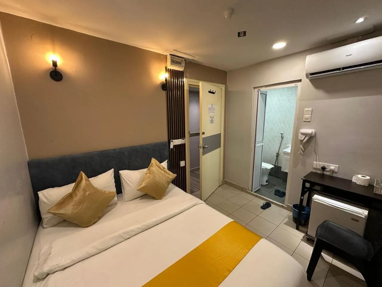 air conditioner, Bed in SS Grey Hotel