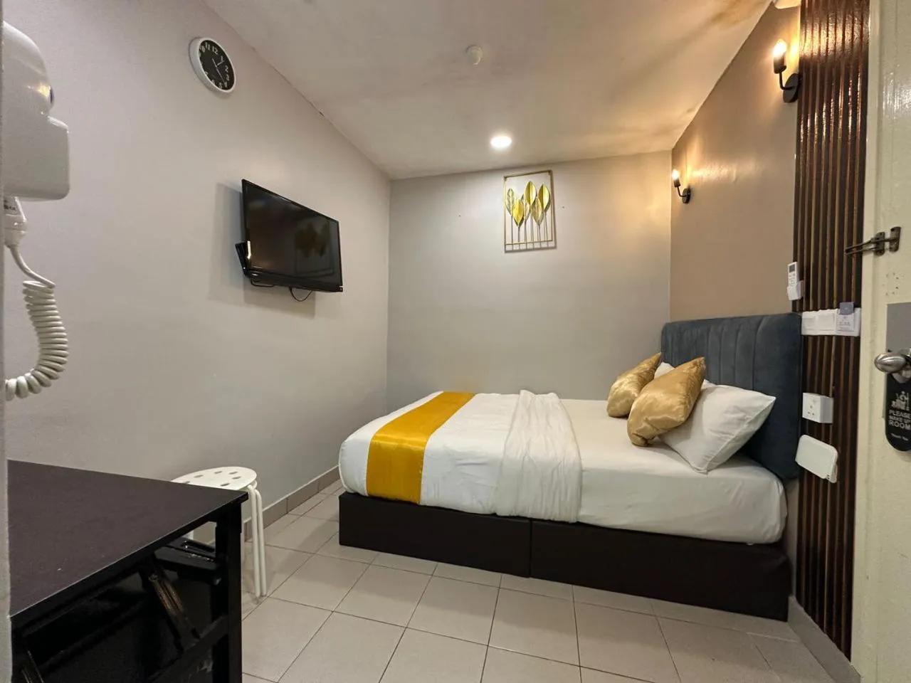 Photo of the whole room, Bed in SS Grey Hotel