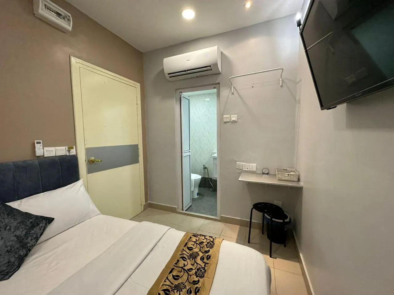 Bed in SS Grey Hotel