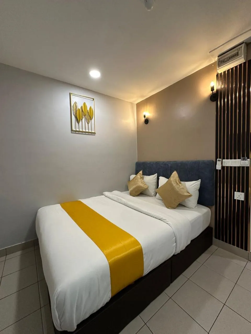 Photo of the whole room, Bed in SS Grey Hotel