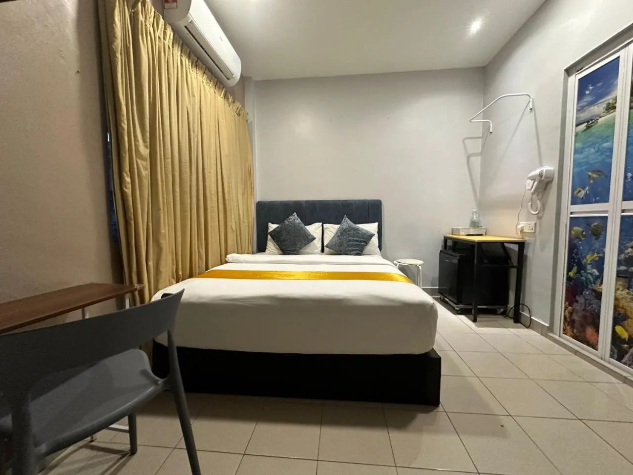 Photo of the whole room, Bed in SS Grey Hotel