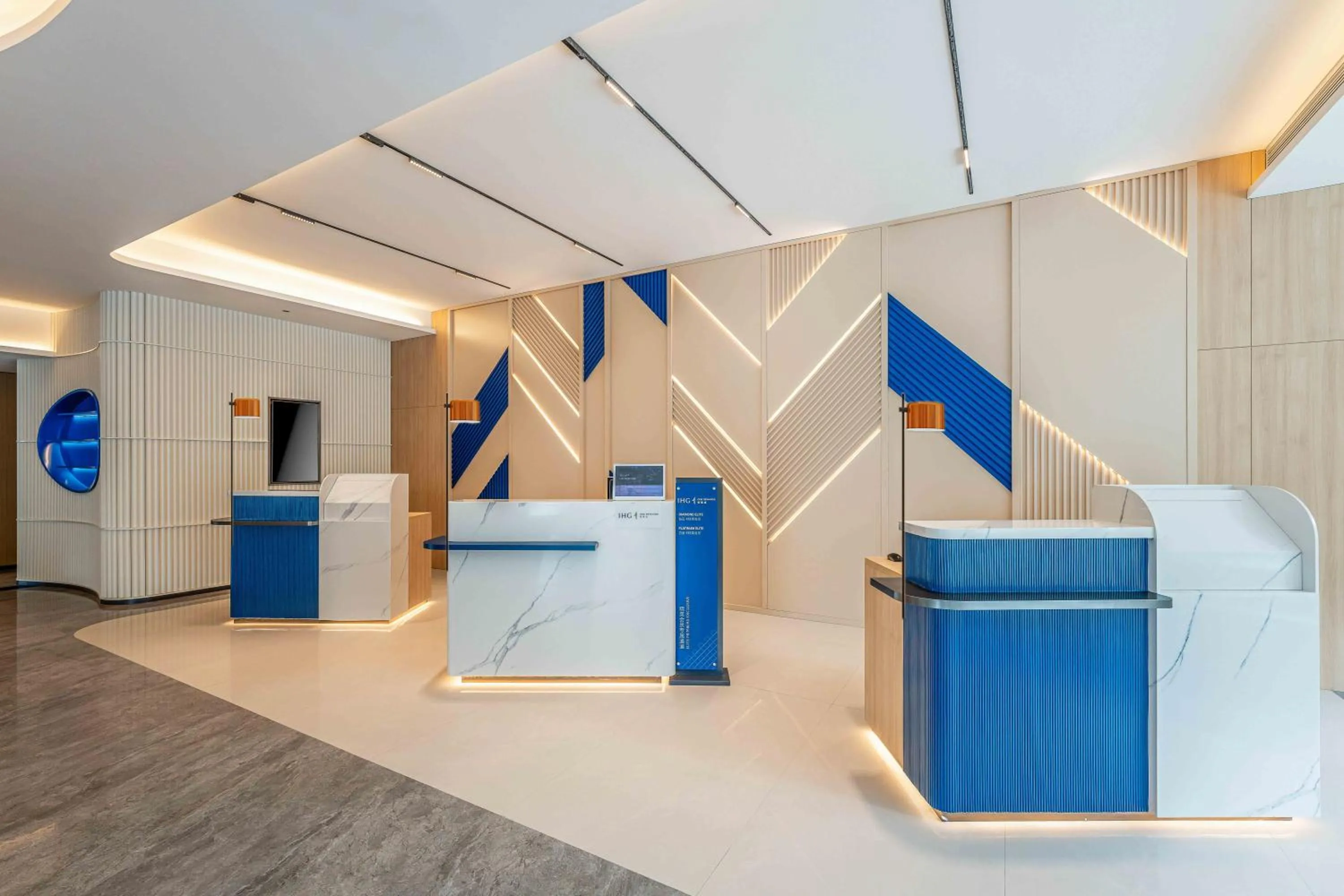 Lobby or reception in Holiday Inn Express Shanghai PVG Airport Zhuqiao - Free shuttle bus to Pudong Airport and Disneyland