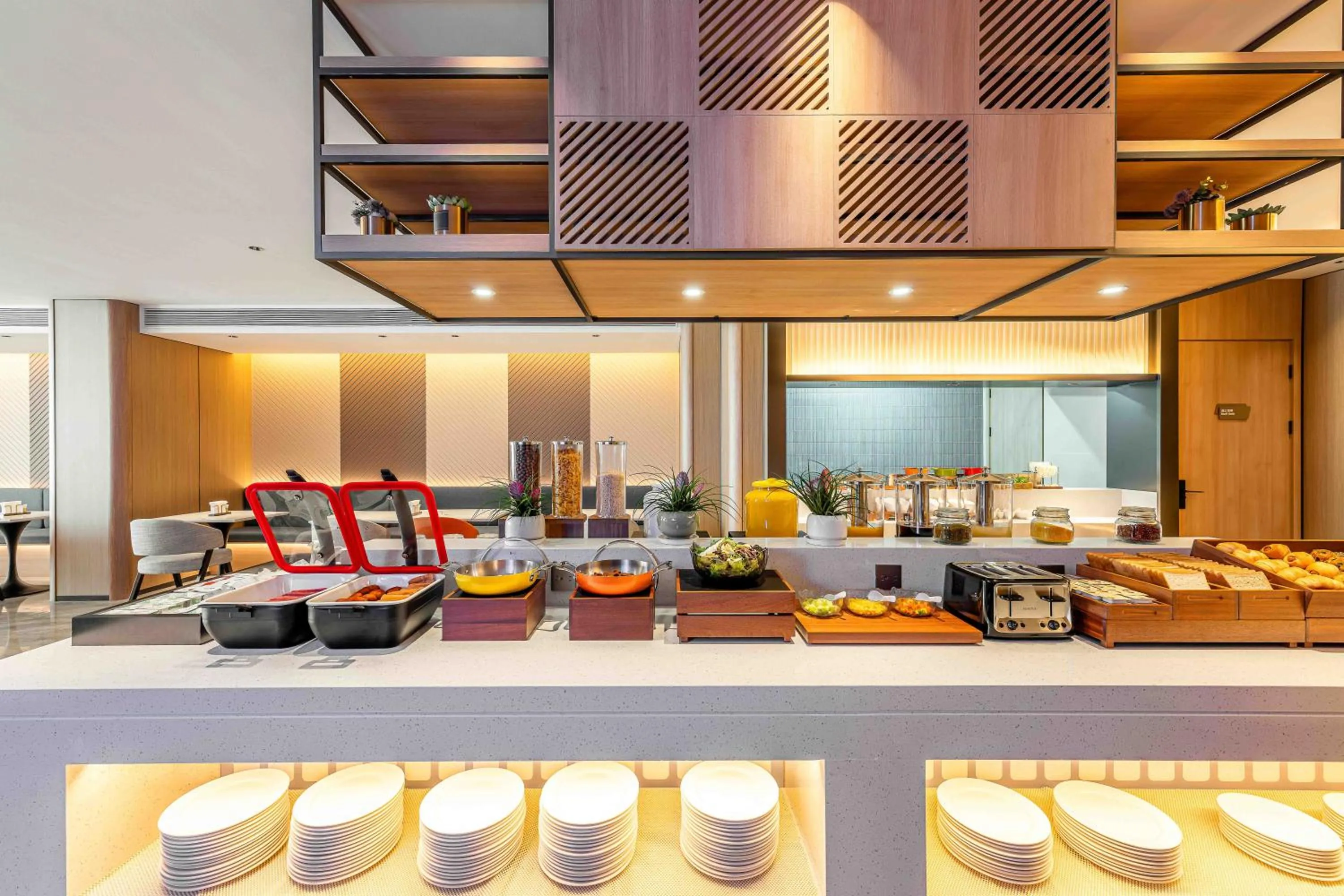 Breakfast in Holiday Inn Express Shanghai PVG Airport Zhuqiao - Free shuttle bus to Pudong Airport and Disneyland