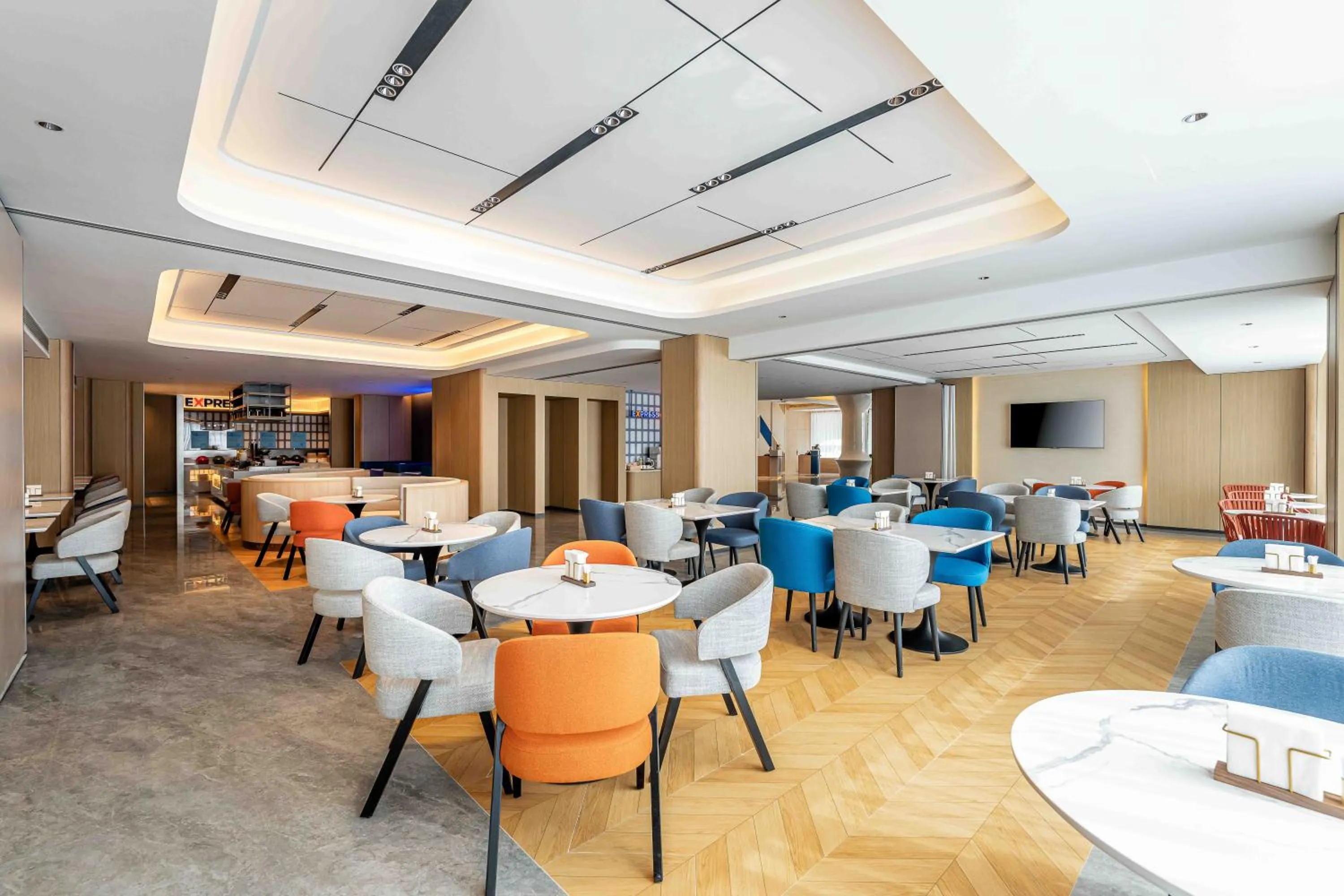 Breakfast in Holiday Inn Express Shanghai PVG Airport Zhuqiao - Free shuttle bus to Pudong Airport and Disneyland