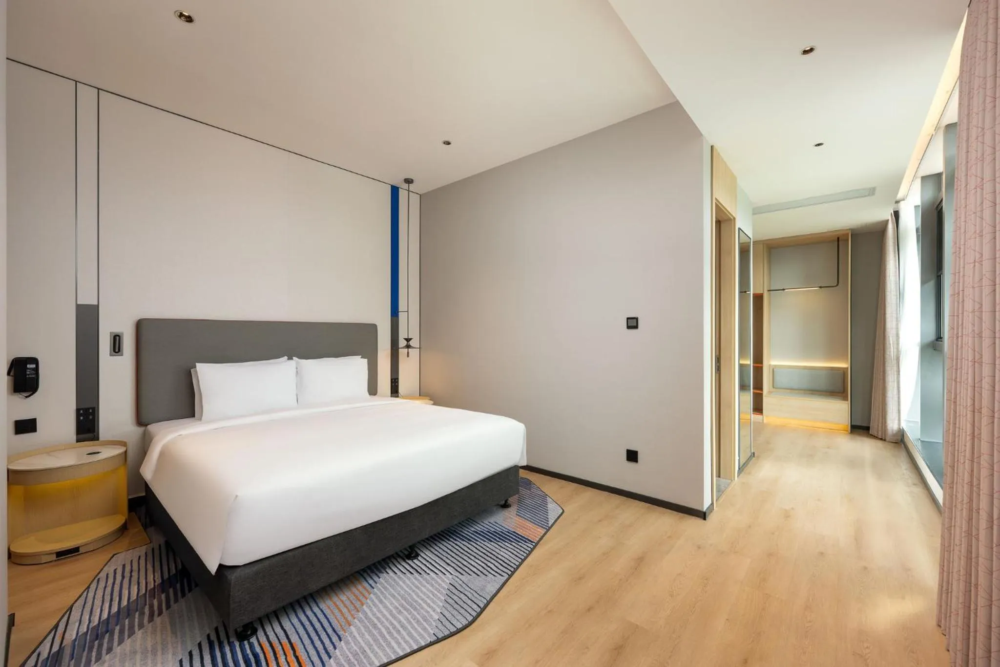 Photo of the whole room, Bed in Holiday Inn Express Shanghai Hongqiao CBD by IHG