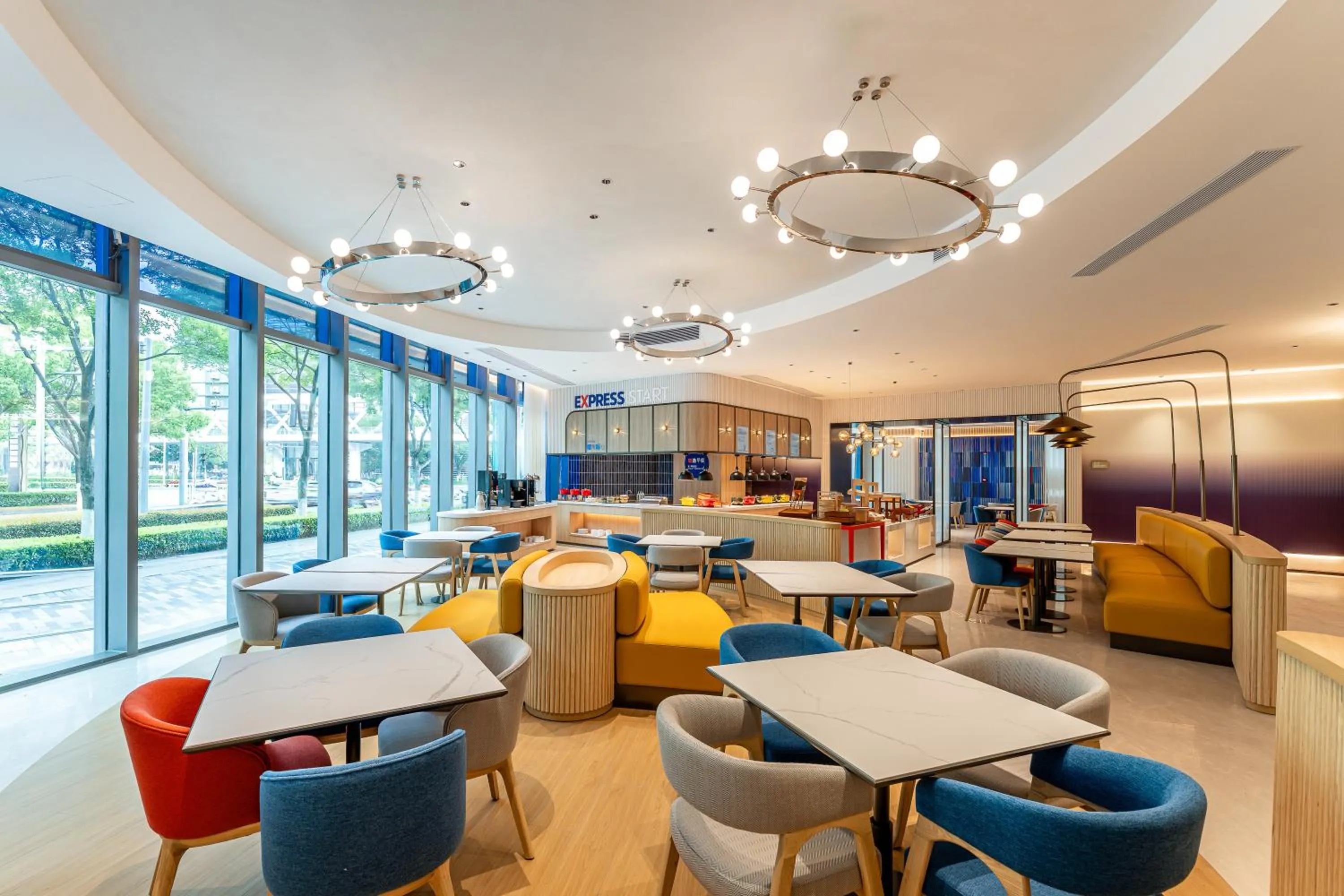 Restaurant/places to eat in Holiday Inn Express Shanghai Hongqiao CBD by IHG
